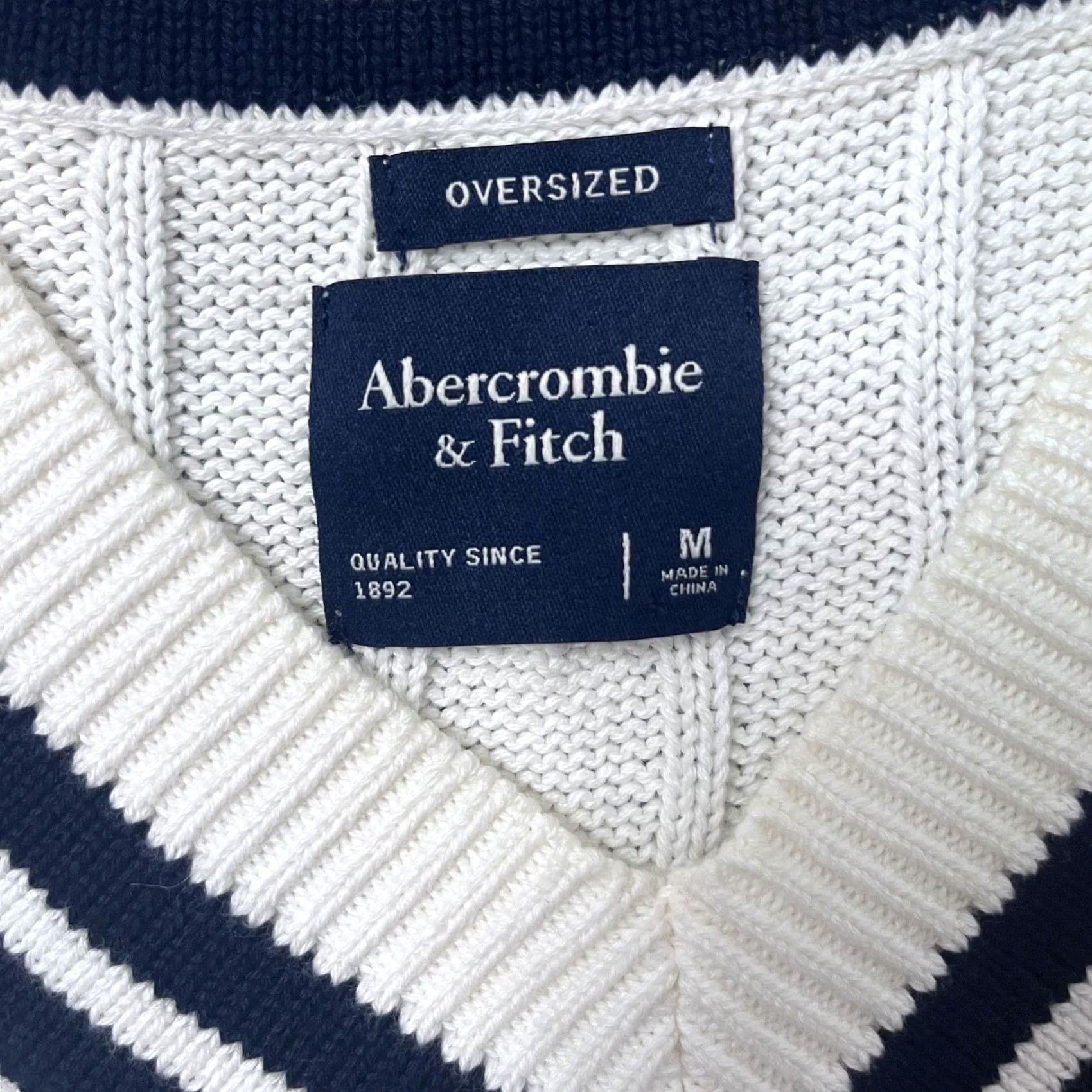 Abercrombie & Fitch Abercrombie & Fitch Sweater Vest Womens M White Cable Knit V Neck Oversized Size M / US 6-8 / IT 42-44 - 2 Thumbnail