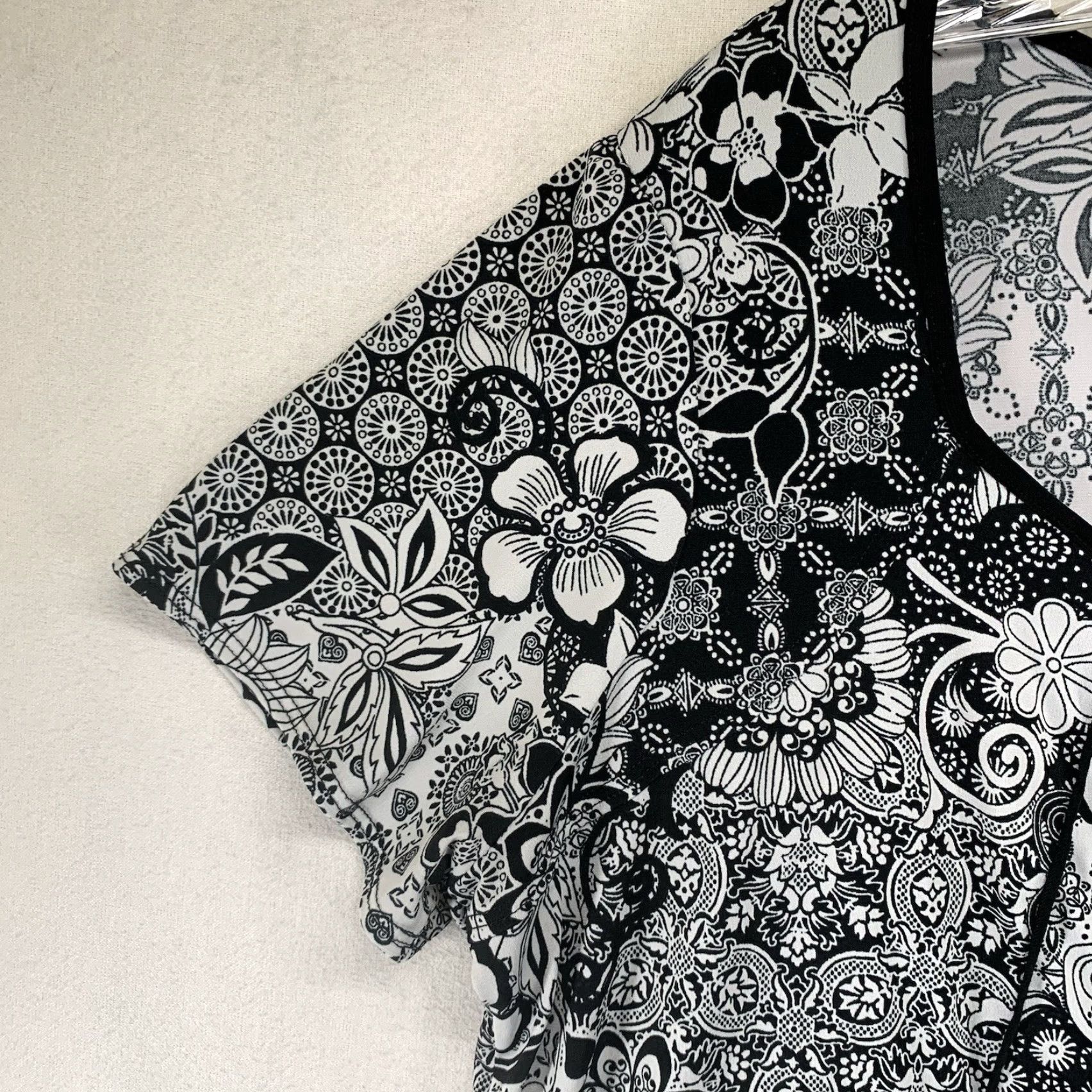 Vintage Susan Lawrence Vintage 90's Y2K Top Black and White Burnout Slimming 2X Blouse Womens Size XXL / US 16-18 / IT 52-54 - 5 Thumbnail