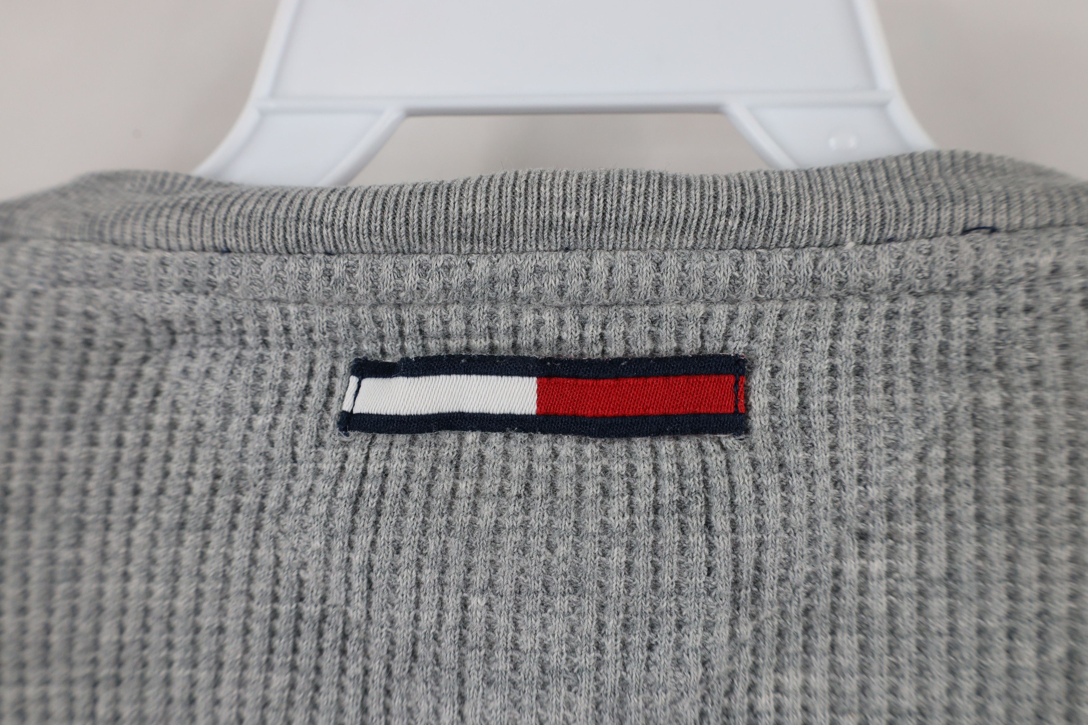 Tommy Hilfiger × Vintage Vintage 90s Tommy Hilfiger Thermal Waffle Knit T-Shirt Gray Size US XXL / EU 58 / 5 - 13 Thumbnail