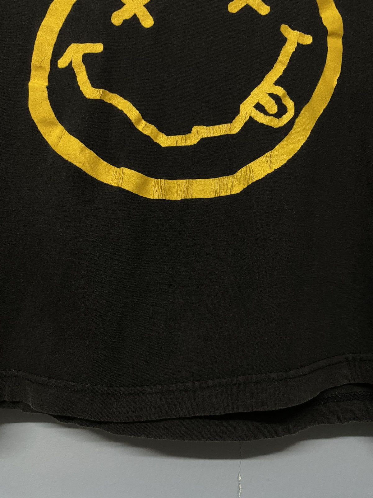 Vintage Vintage 90s Og Nirvana Smiley Grunge Boxy Europe Tag Tshirt Size US S / EU 44-46 / 1 - 7 Thumbnail