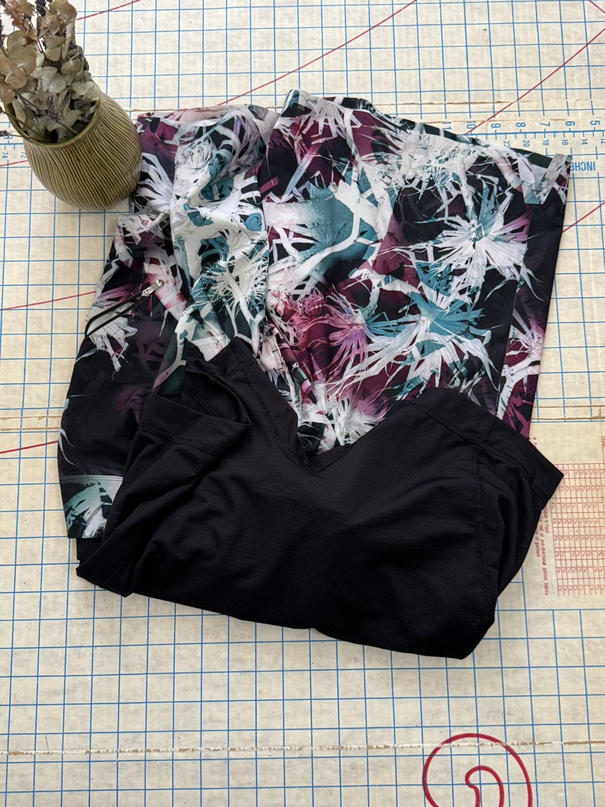 Lululemon Lululemon El Current Shorts 7” Lined Size 38 Palms Pattern Size US 38 / EU 54 - 9 Thumbnail