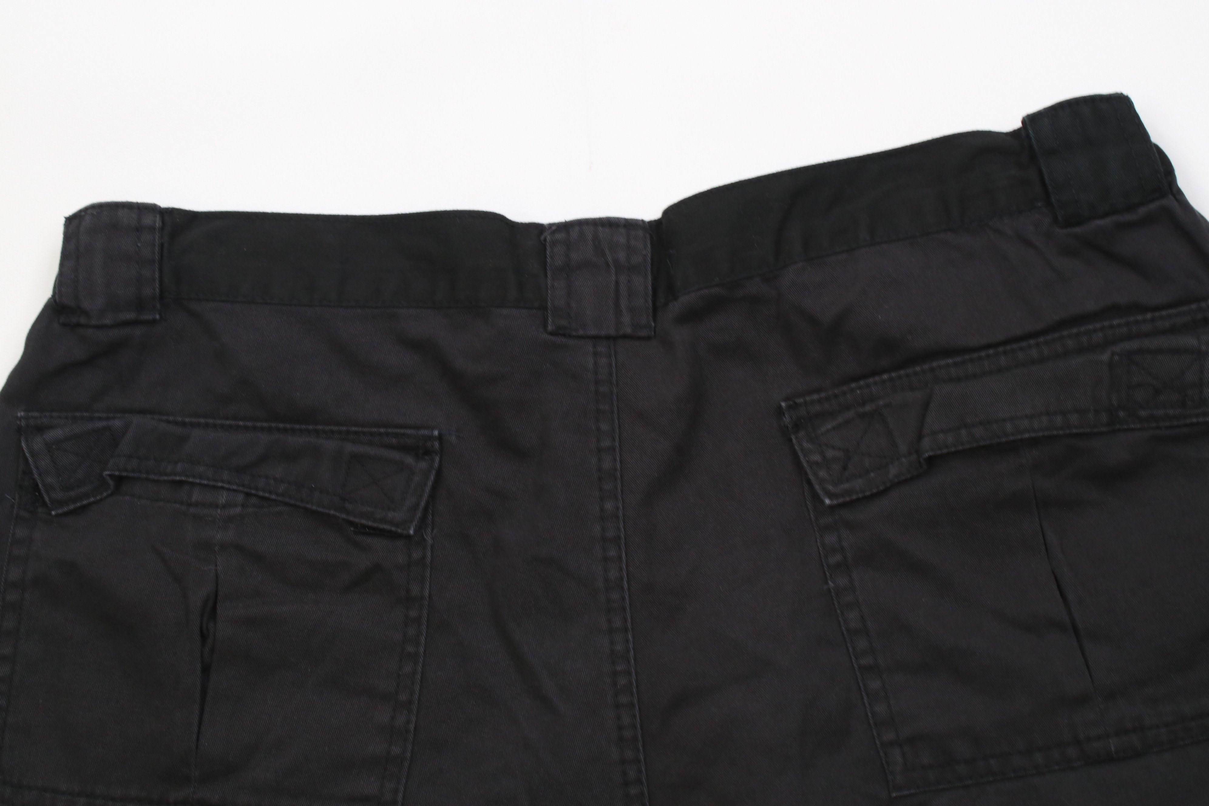 Vintage Vintage 90s Streetwear Above Knee Utility Cargo Shorts Black Size US 40 / EU 56 - 9 Thumbnail