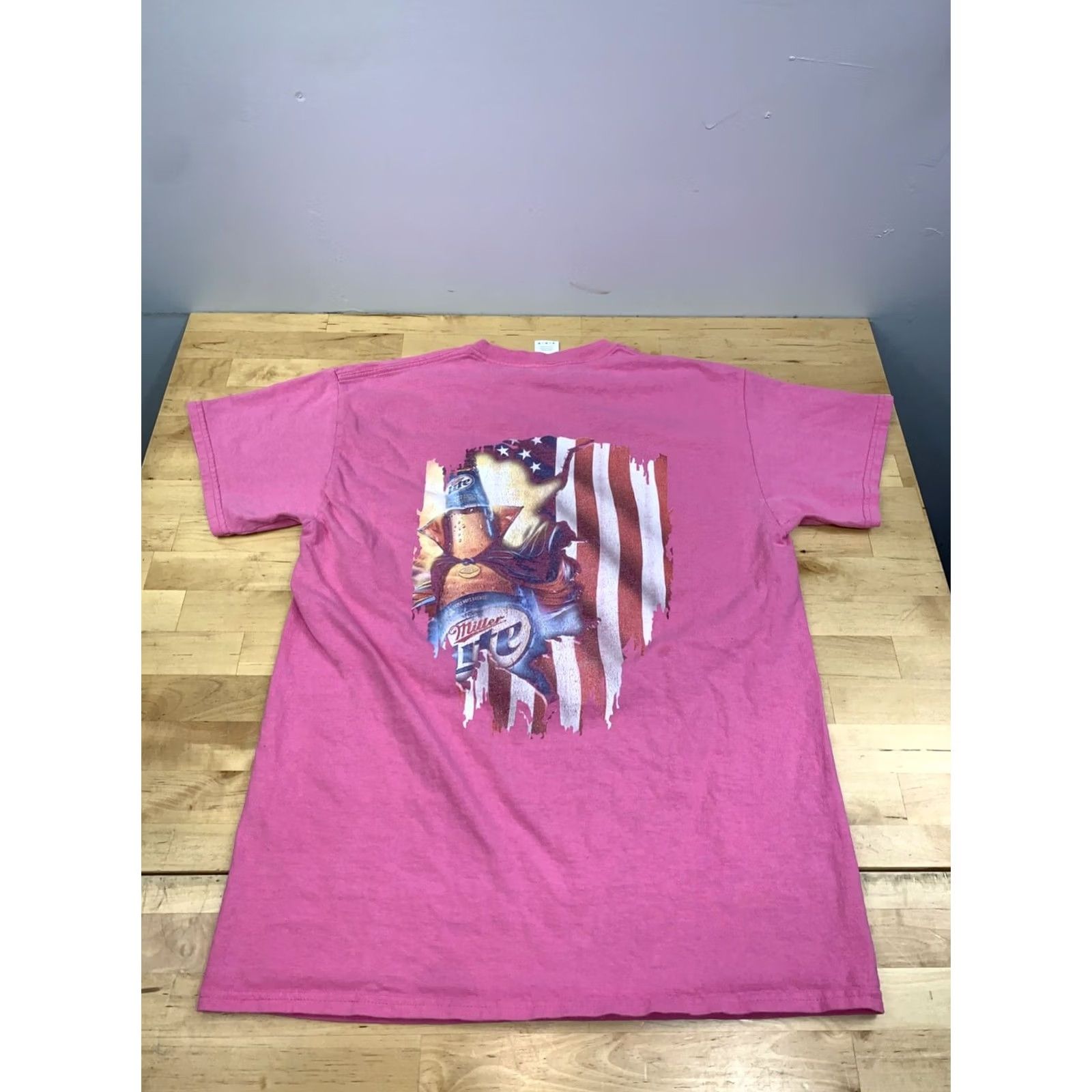 Gildan Miller Lite T Graphic Shirt Pink Womens M Crew Neck Short Sleeve Vintage Flag 11034 Size M / US 6-8 / IT 42-44 - 8 Thumbnail