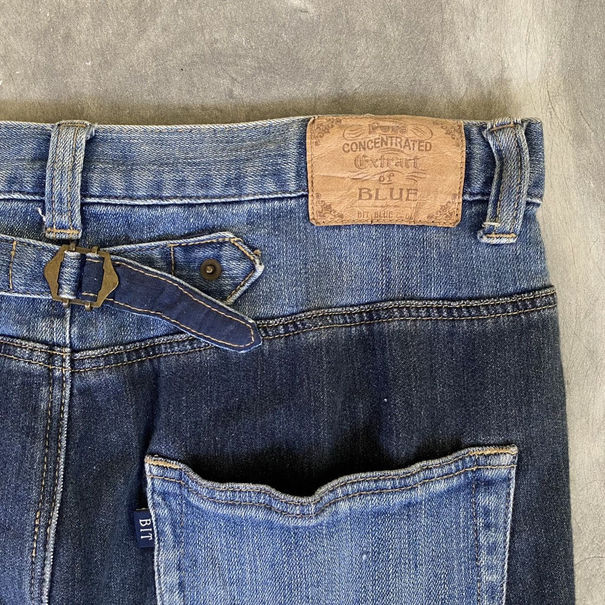 20471120 Vintage 1990’s Bit Blue Buckle Back Faded Jeans Size US 32 / EU 48 - 4 Thumbnail