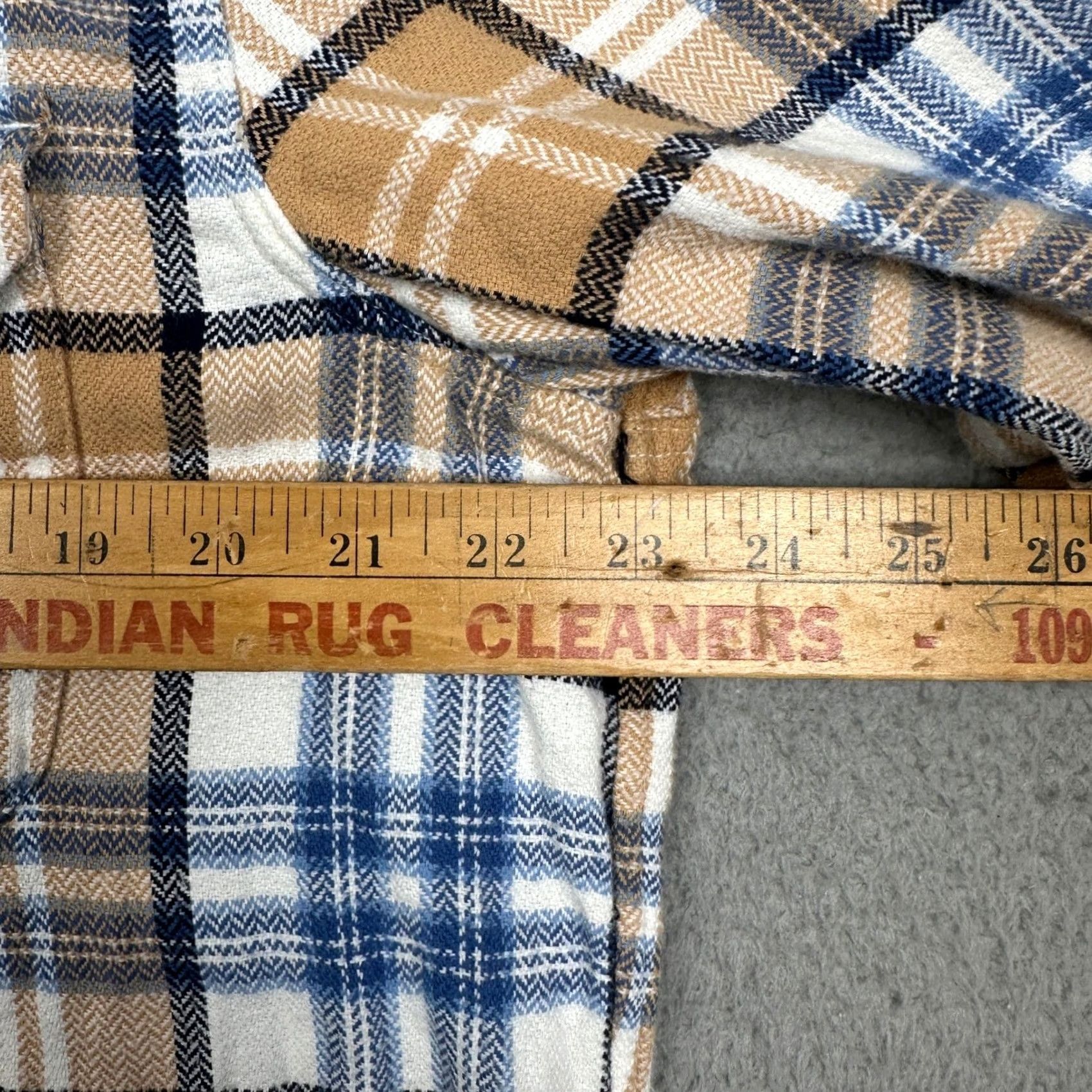 Vineyard Vines Vineyard Vines Shirt Mens Large Tan Blue Flannel Herringbone Plaid Button Up EUC Size US L / EU 52-54 / 3 - 6 Thumbnail