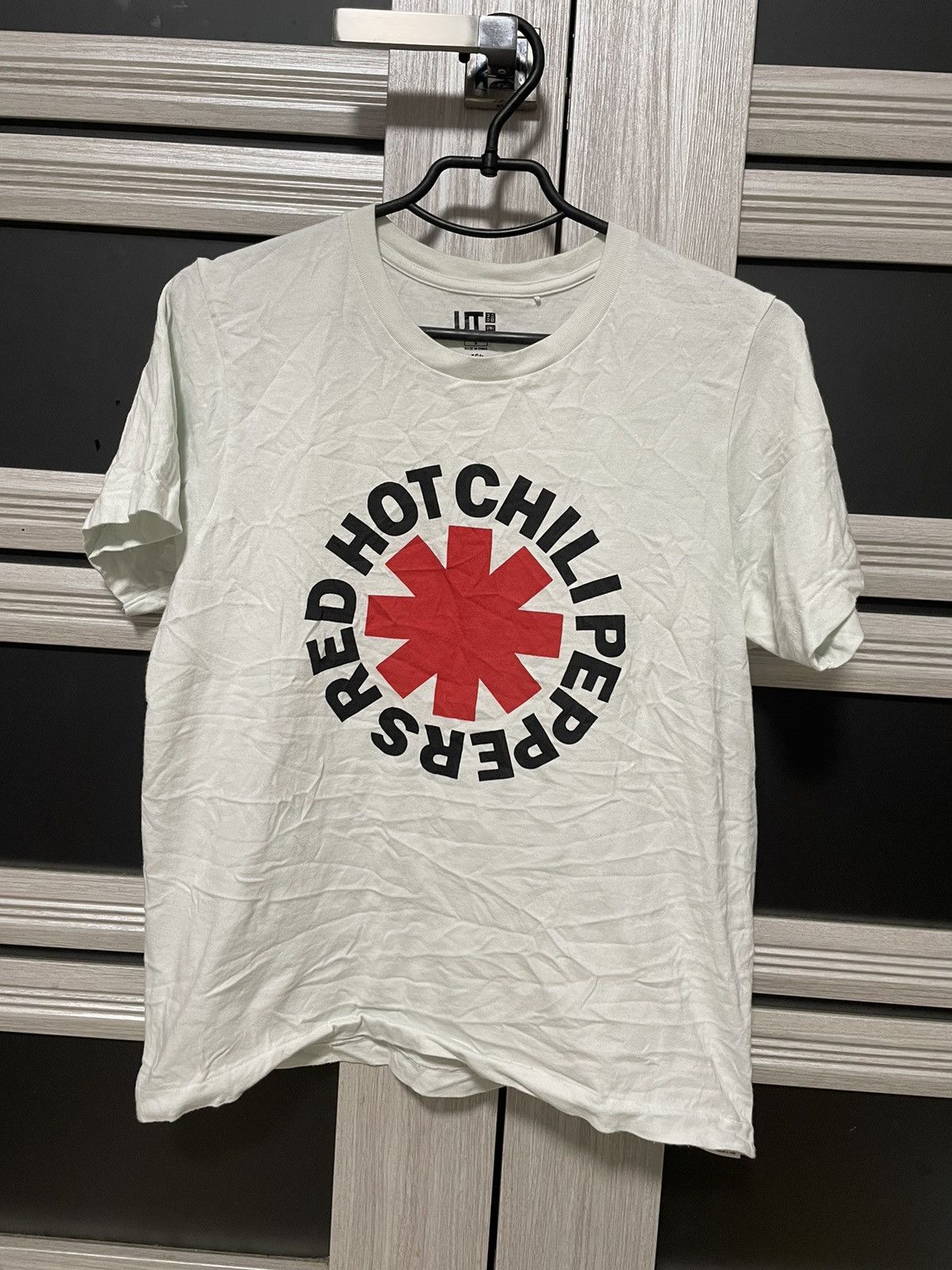 Band Tees Vintage Red Hot Chili Peppers Uniqlo Logo Tee White 2000s S Size US S / EU 44-46 / 1 - 1 Thumbnail