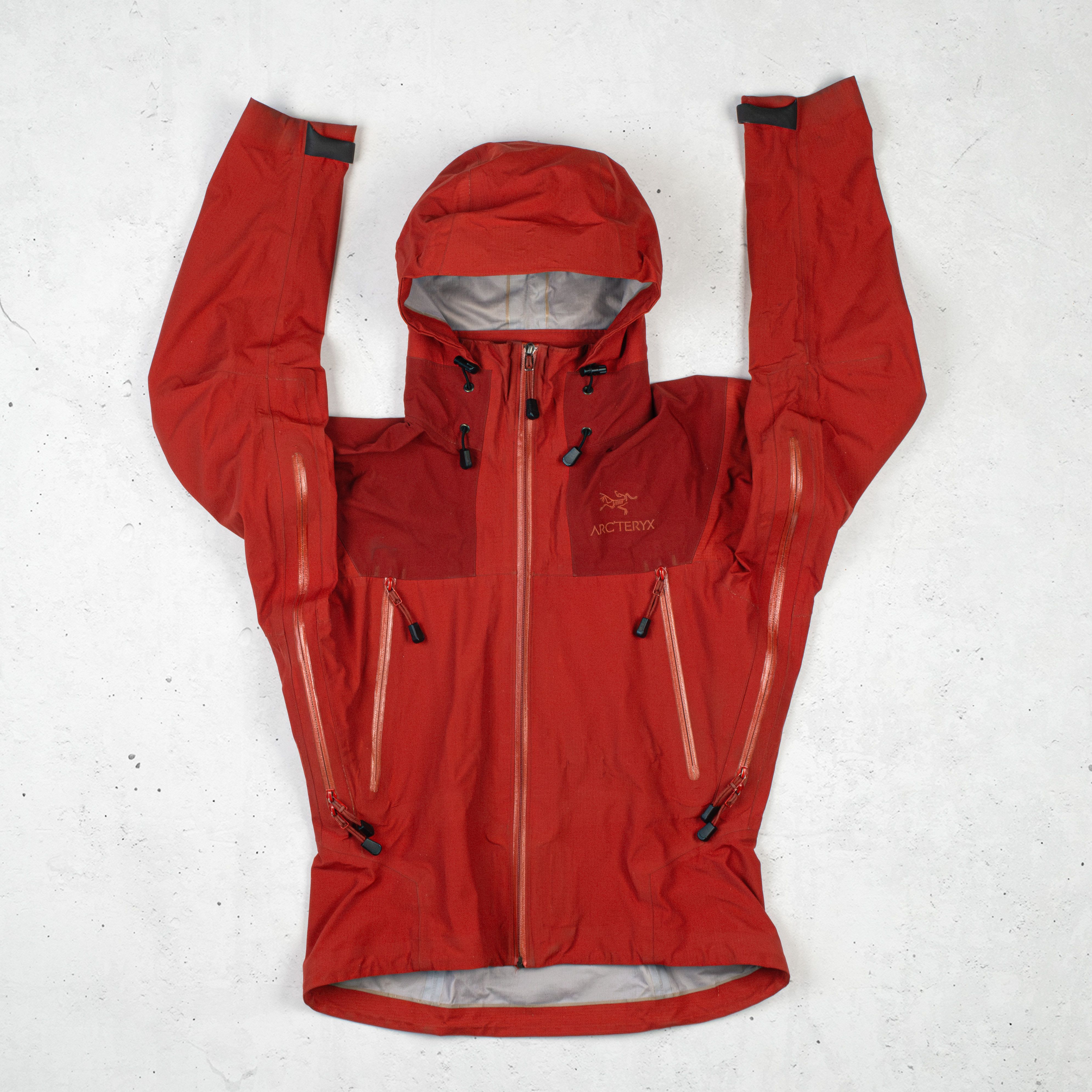 image of Arcteryx Arc'teryx 07 Beta Ar Sangria Vintage Theta Alpha Ar Sv Gorp in Red, Women's (Size Small)