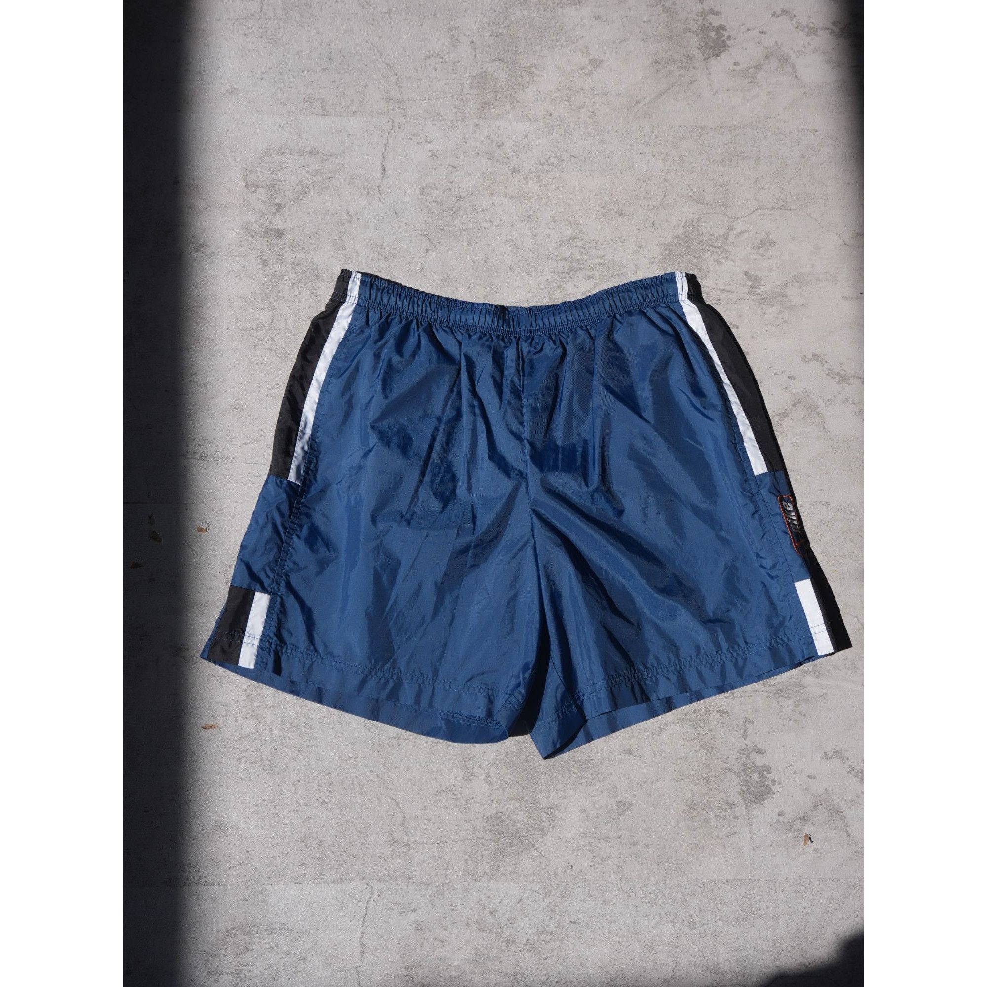 Nike Vintage Nike Blue Stretchable Shorts Size US 28 / EU 44 - 2 Thumbnail