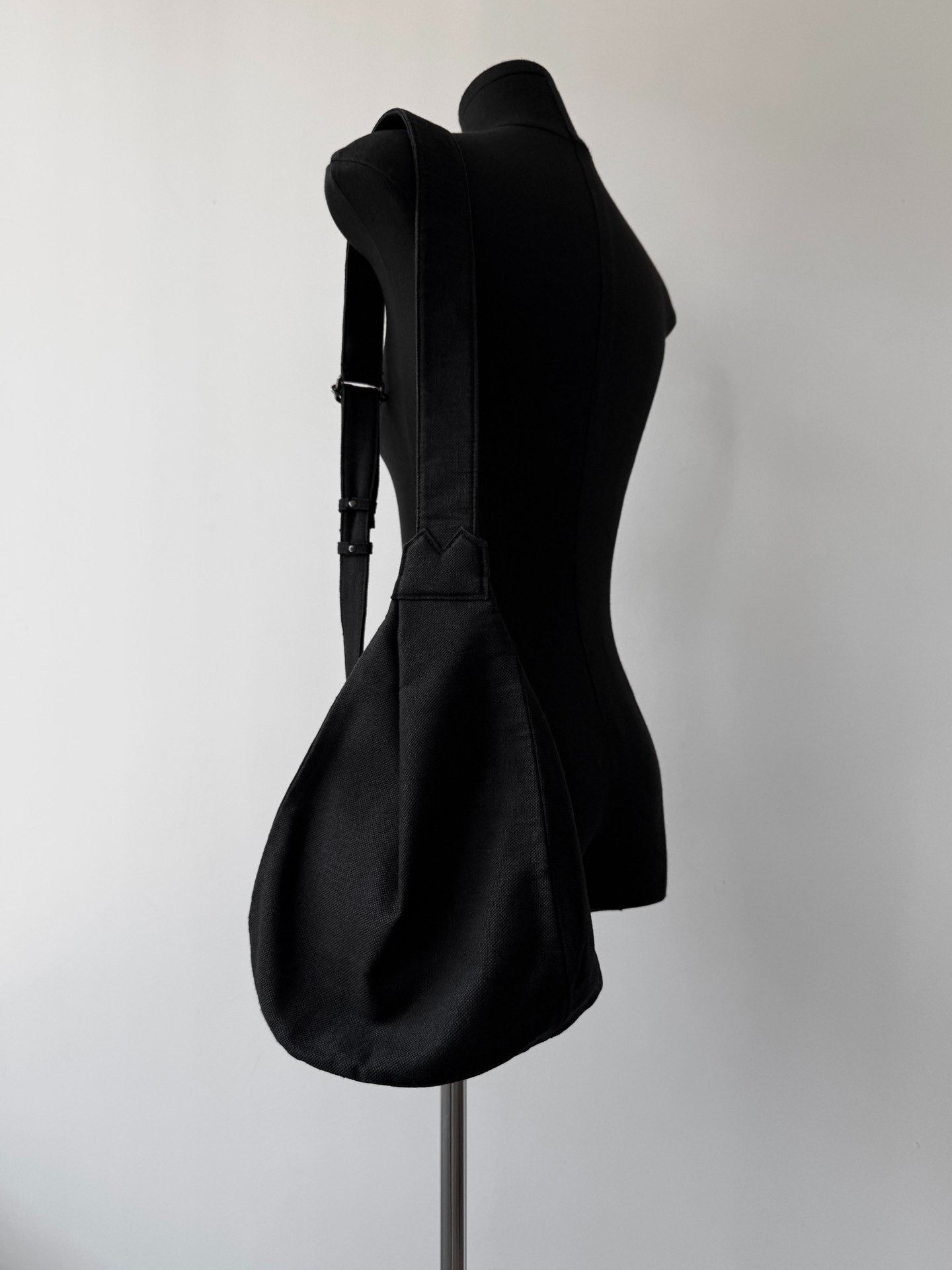 Yohji Yamamoto Yohji Yamamoto Discord Linen Drop Bag Size ONE SIZE - 1 Thumbnail