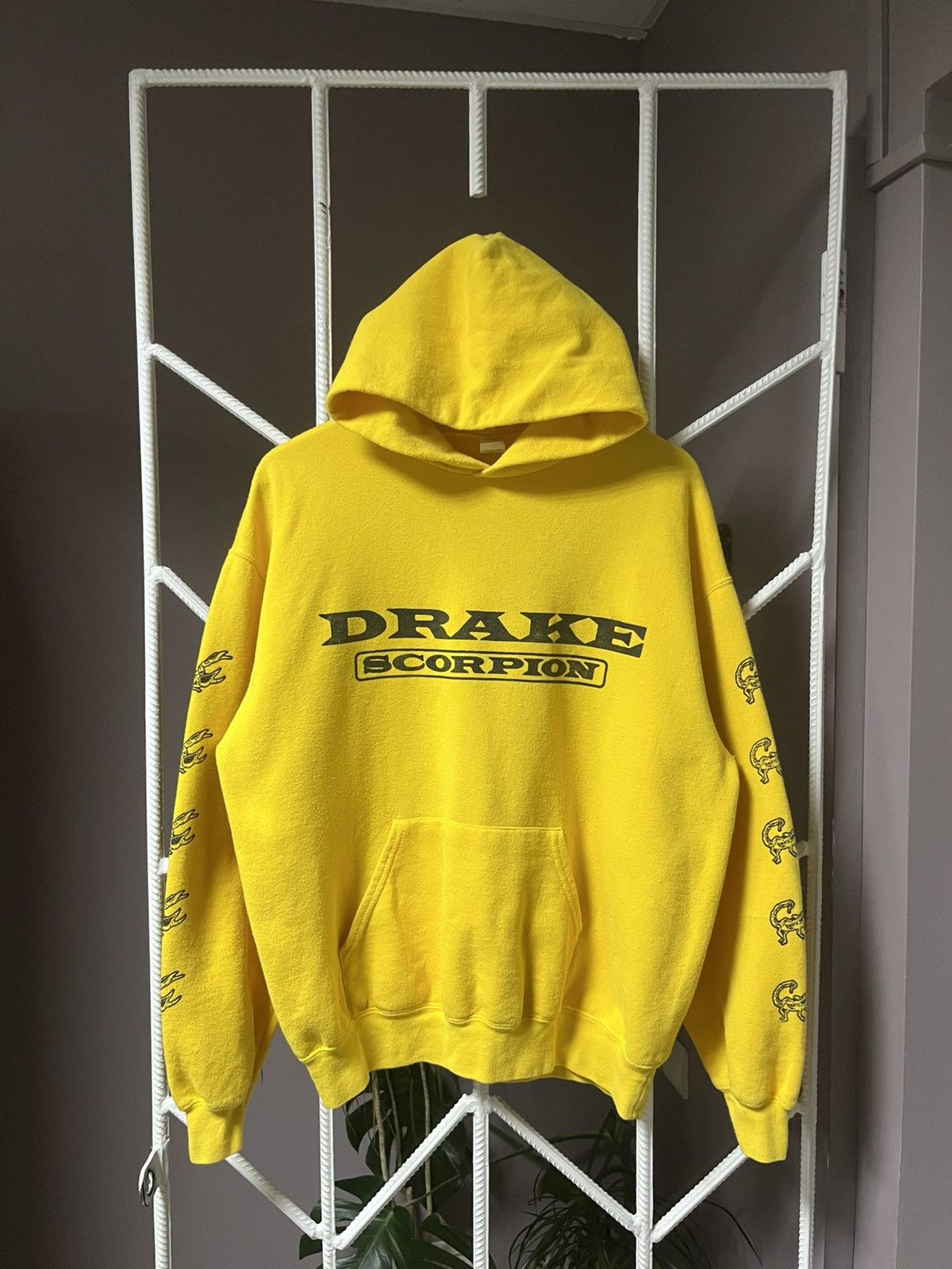 October's Very Own Drake Scorpions Yellow 2019 Tour Hoodie Size US M / EU 48-50 / 2 - 1 Thumbnail