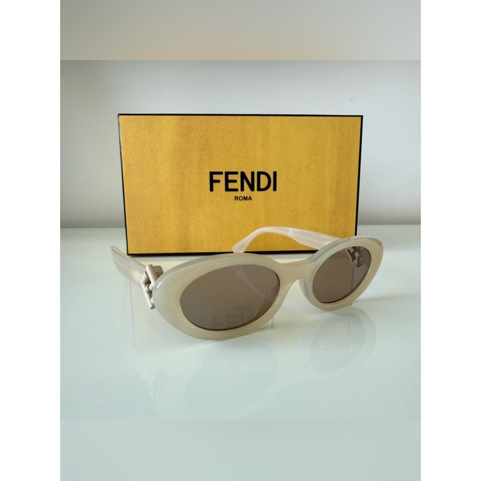 Fendi NEW!!! FENDI women oval sunglasses FE40140U 57E Authentic Size ONE SIZE - 2 Thumbnail