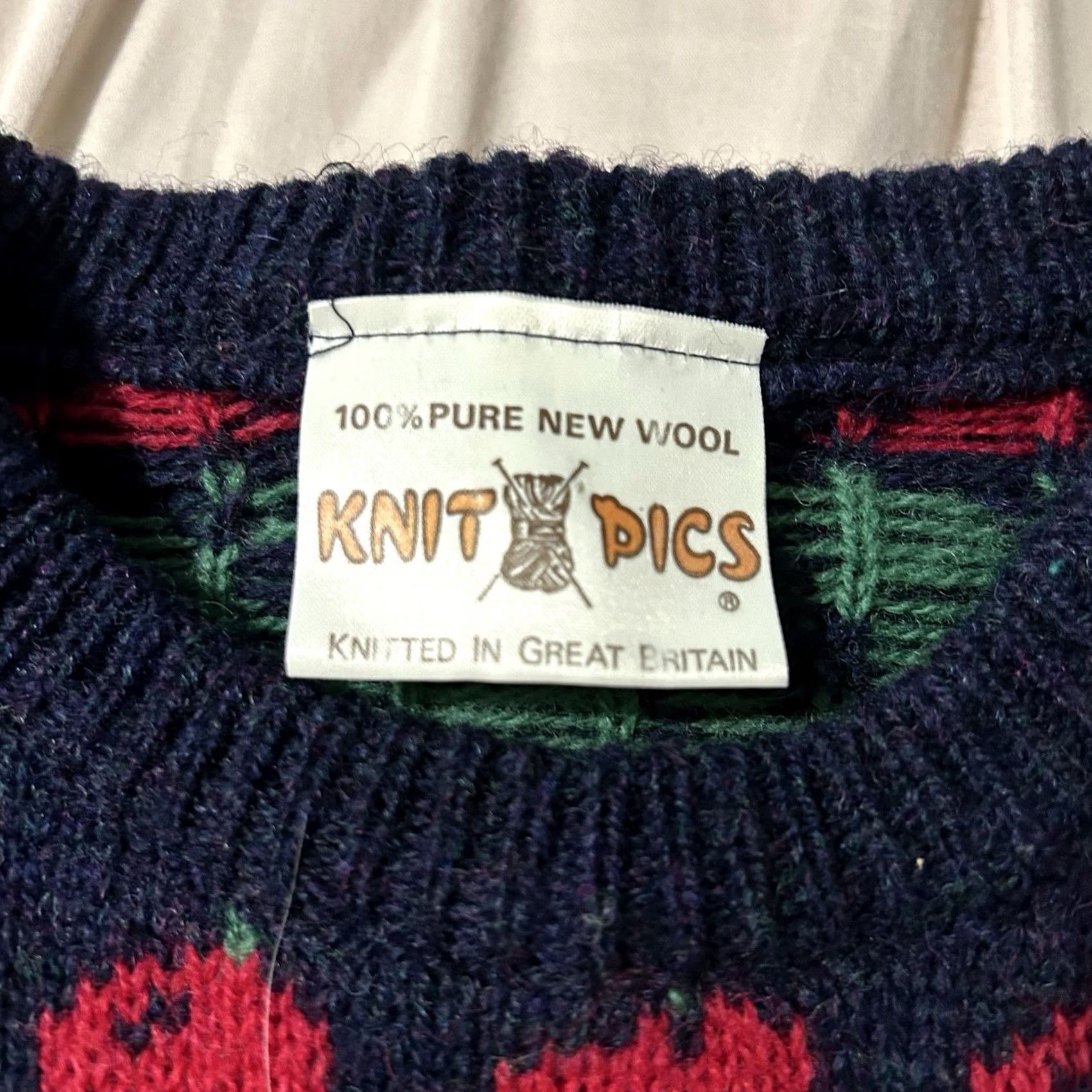 Greats VINTAGE 80s Knit Pics Edinburgh Great Britain Cherries AOP Wool Sweater 40 Blue L Womens Pullover Size L / US 10 / IT 46 - 3 Thumbnail