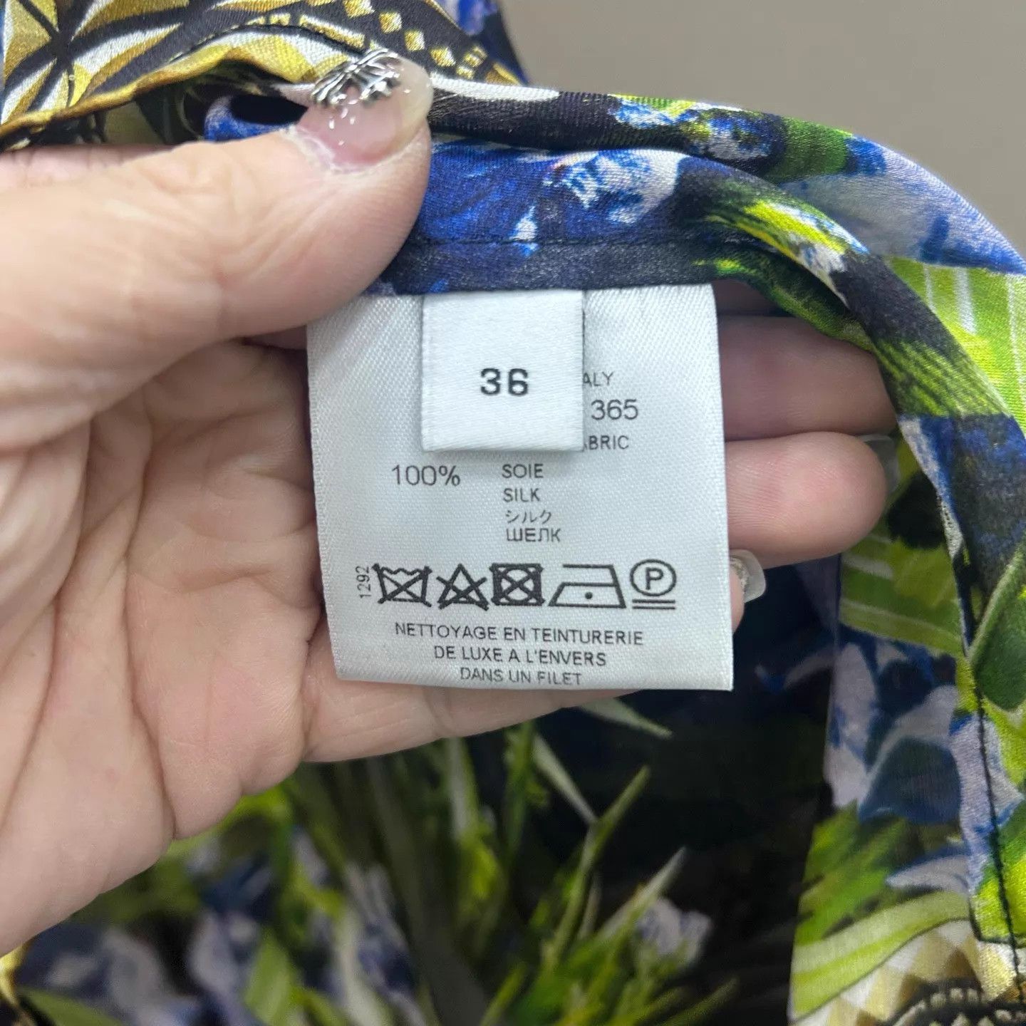 Givenchy Givenchy silk printed top 99 new 38 Size XS / US 0-2 / IT 36-38 - 4 Thumbnail
