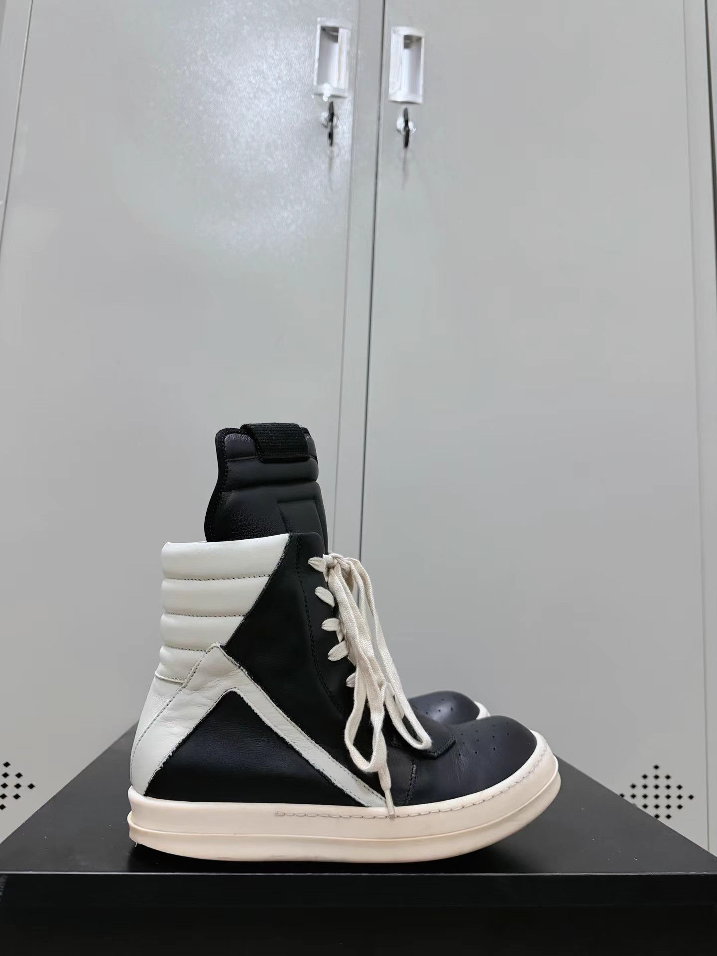 Rick Owens Rick Owens black and white leather casual shoes Size US 7 / IT 37 - 7 Thumbnail