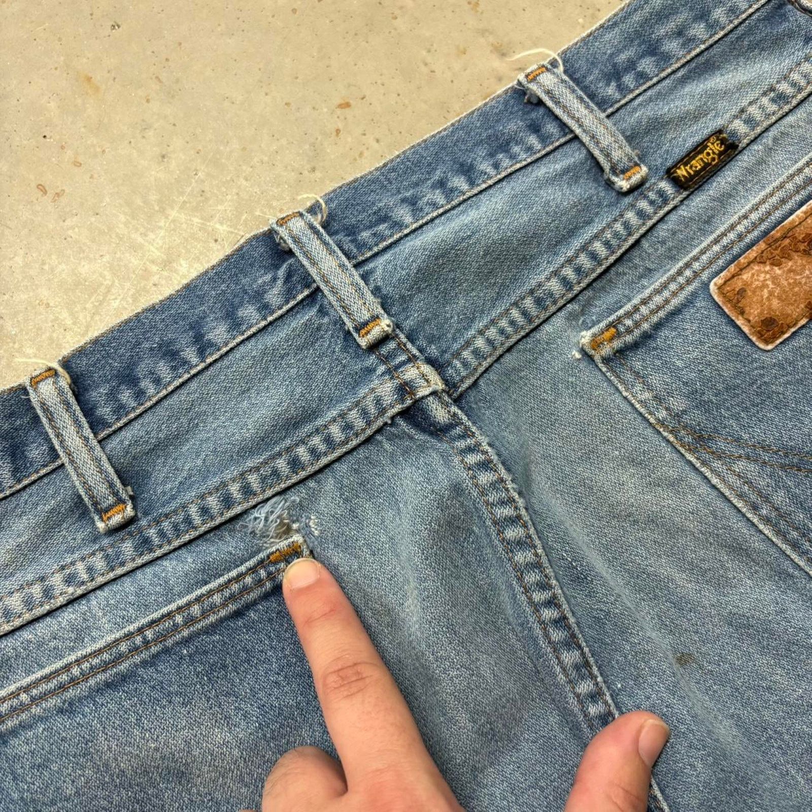 Vintage × Wrangler Crazy Vintage 90s Wrangler Bootcut Flared Faded Denim Jeans Size US 34 / EU 50 - 8 Thumbnail
