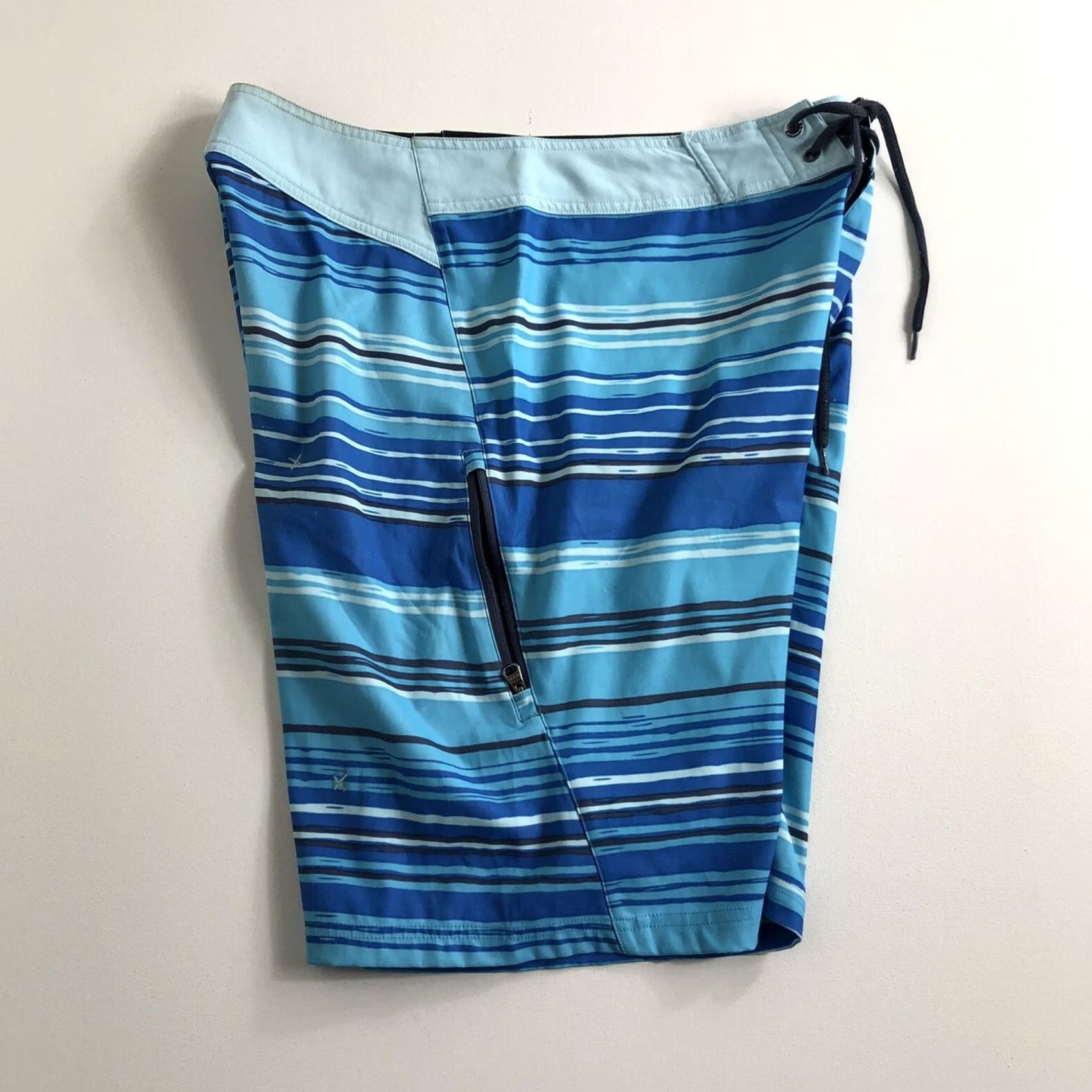 Under Armour Under Armour Men Board Shorts 34 Striped Blue Trunks Active Swimming Beach Pool Ocean Quick Dry Breathable Pockets Lightweight Hook & Loop Fly Size US 34 / EU 50 - 3 Thumbnail