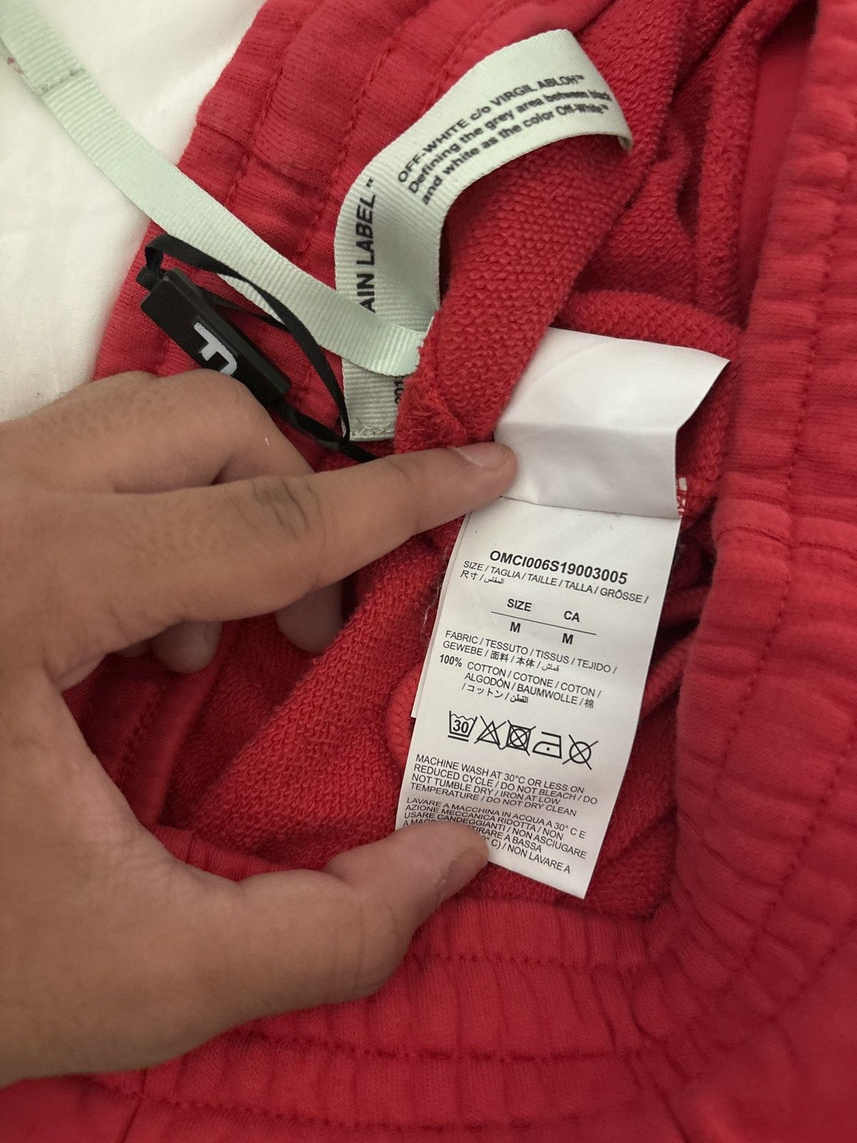 Off-White Off white red and black shorts Size US 34 / EU 50 - 8 Thumbnail