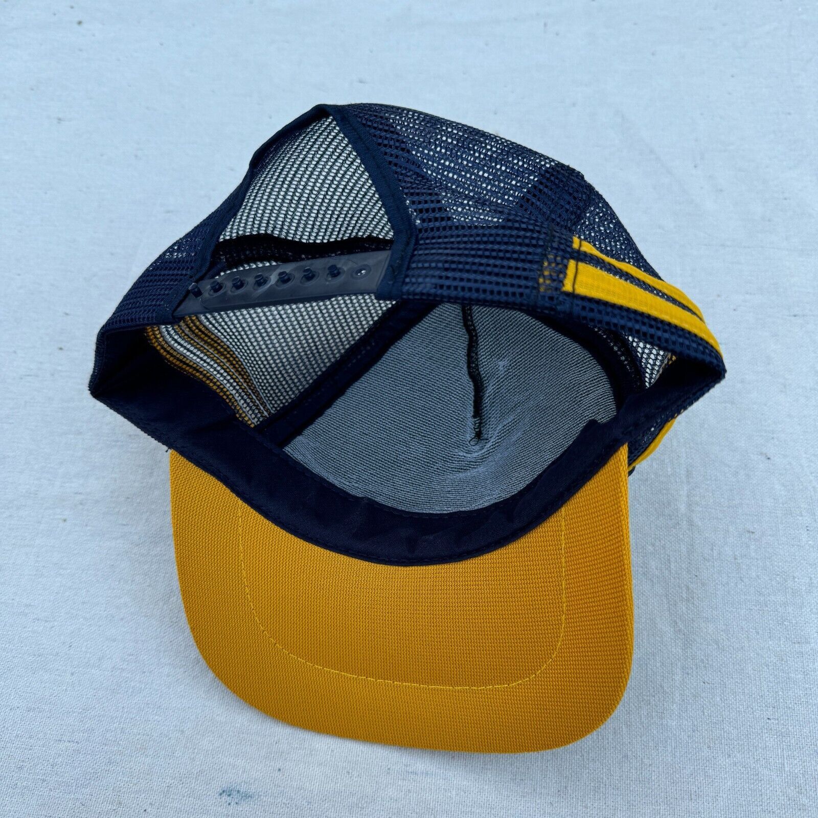 Vintage Vintage C J Wagner Inc 3 Stripe Mesh Snapback Trucker Hat Size ONE SIZE - 5 Thumbnail