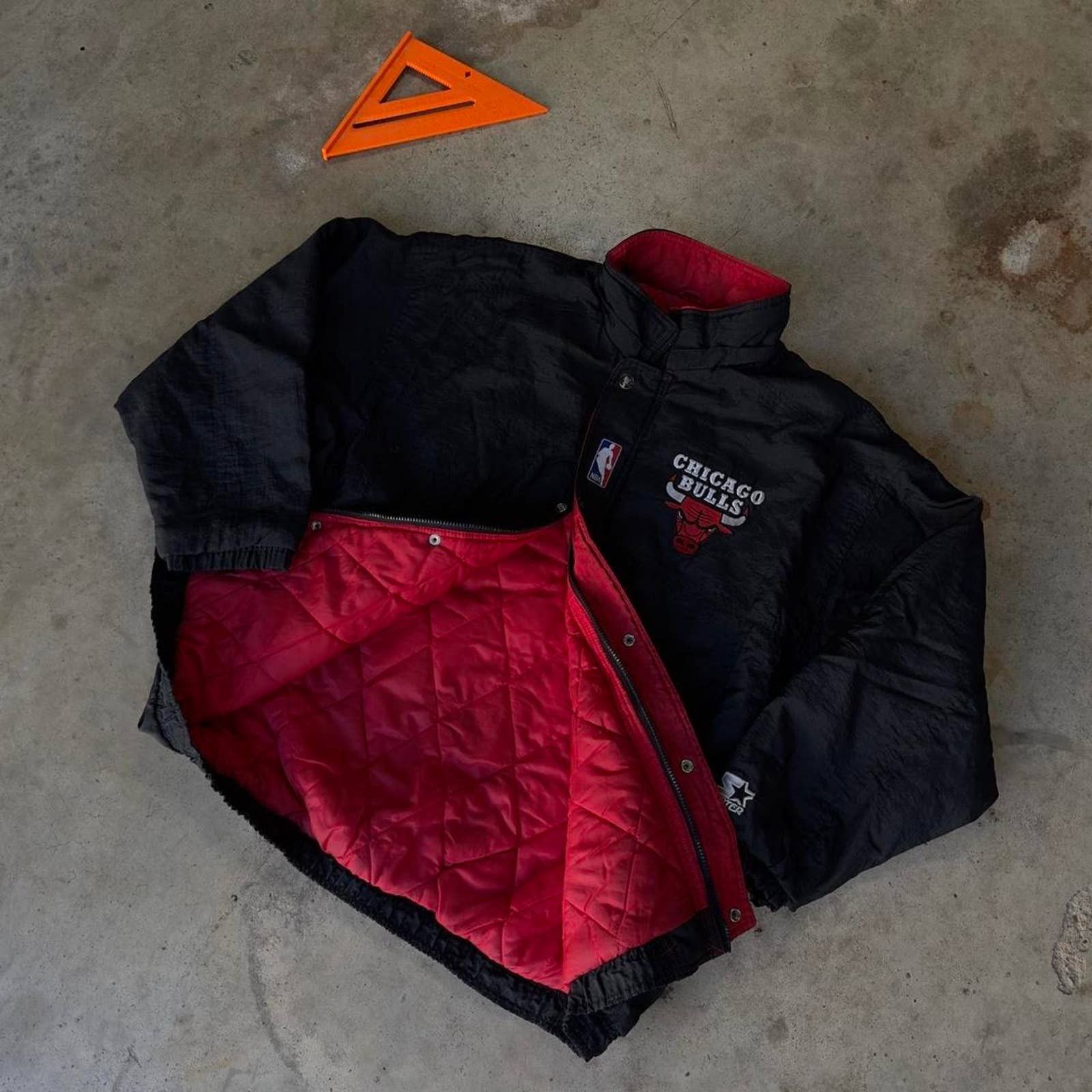 Vintage Starter Chicago Bulls Black Satin Puffer Jacket