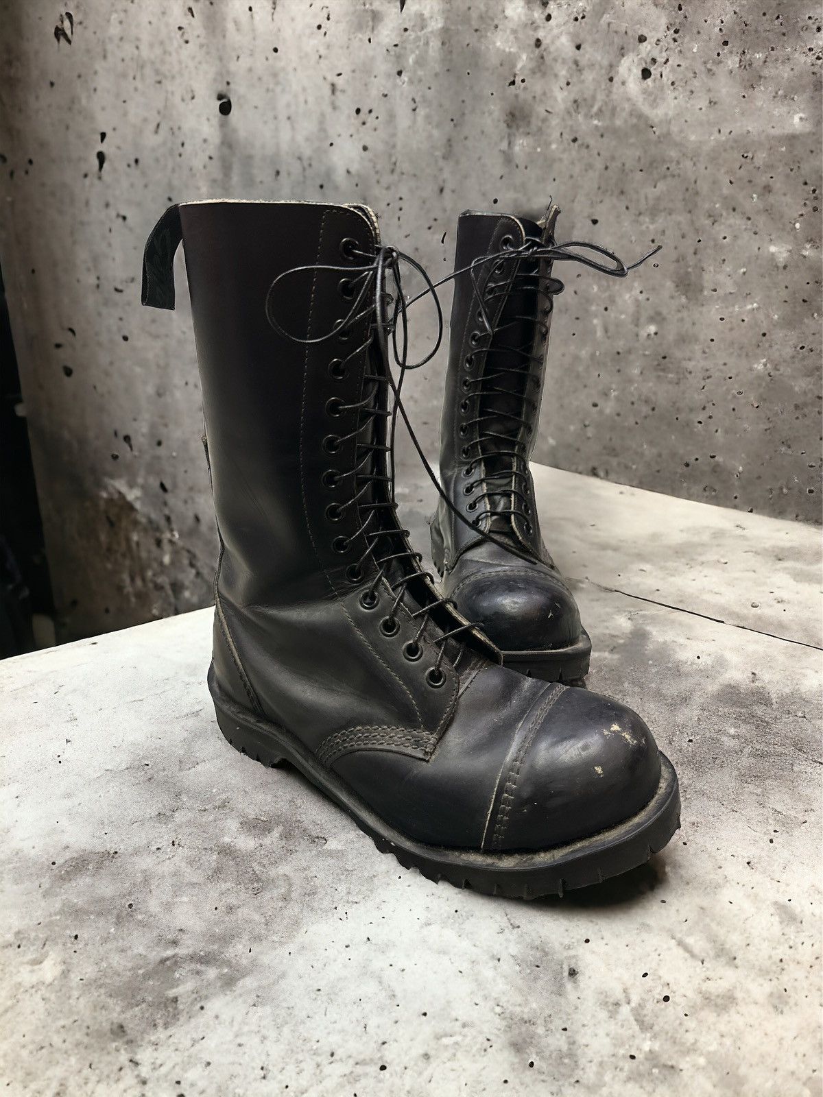 Dr. Martens GETTA GRIP BY DR MARTENS 14 EYES STEEL TOR LEATHER BOOTS Size US 7.5 / IT 37.5 - 4 Thumbnail
