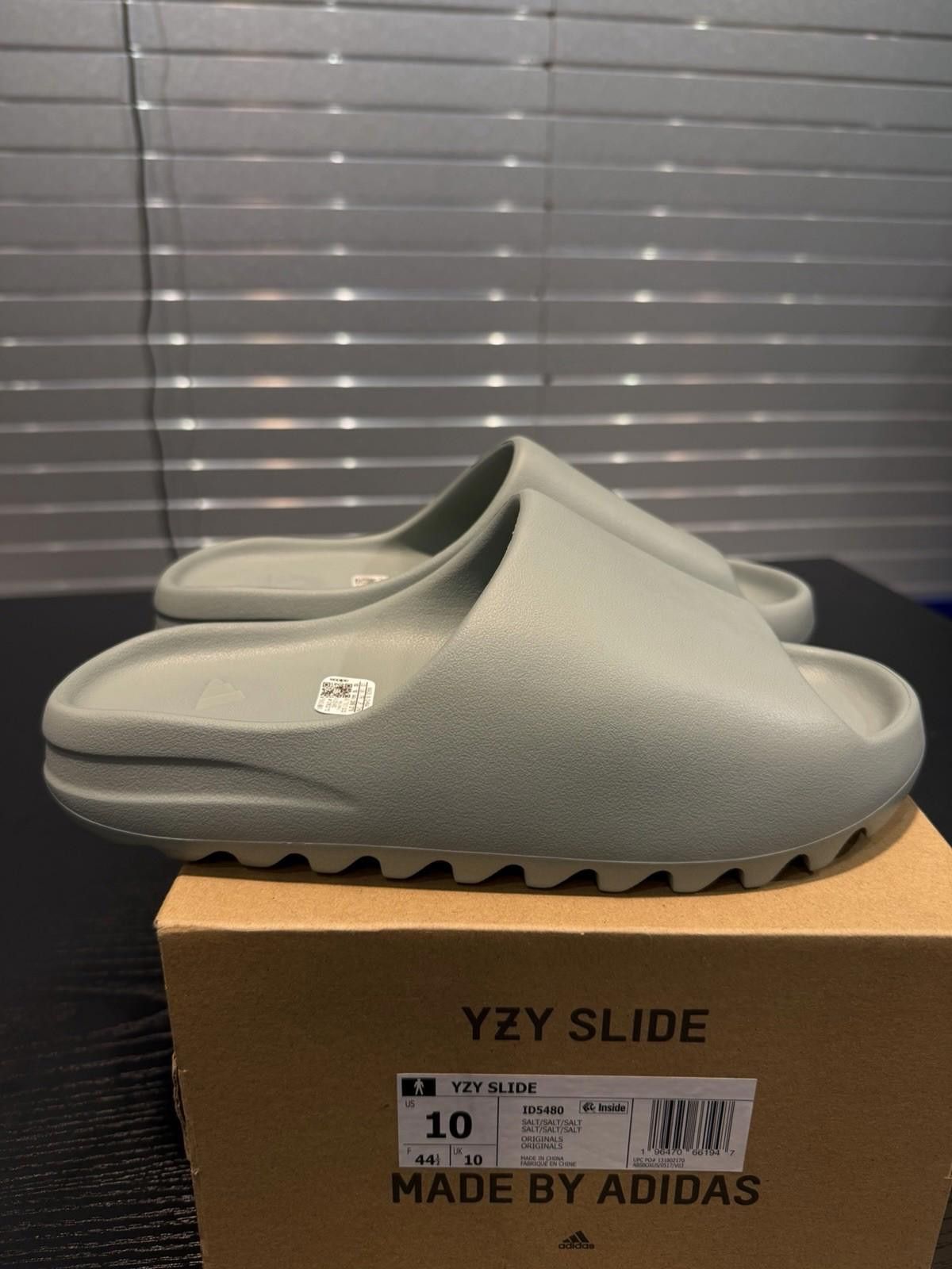 Adidas Adidas Yeezy Slide Size 10 Salt ID5480 Brand New Size US 10 / EU 43 - 5 Thumbnail