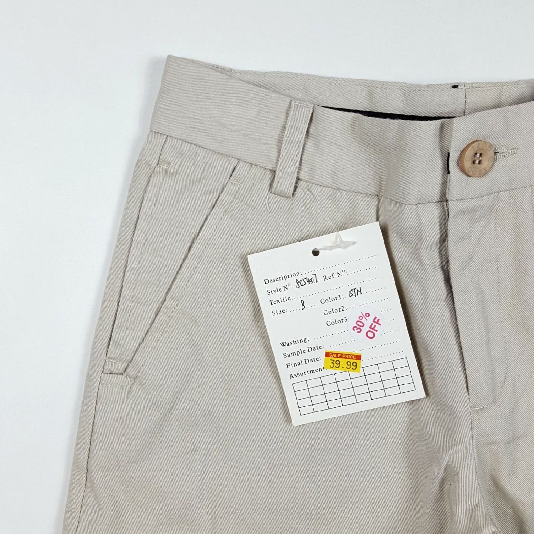 Izod VINTAGE IZOD Khaki Chinos Women's Size 8 Relaxed Twill Shorts Solid Beige 90s Outdoor Golf Tennis Preppy - Womens Size 42" / US 20 - 3 Thumbnail