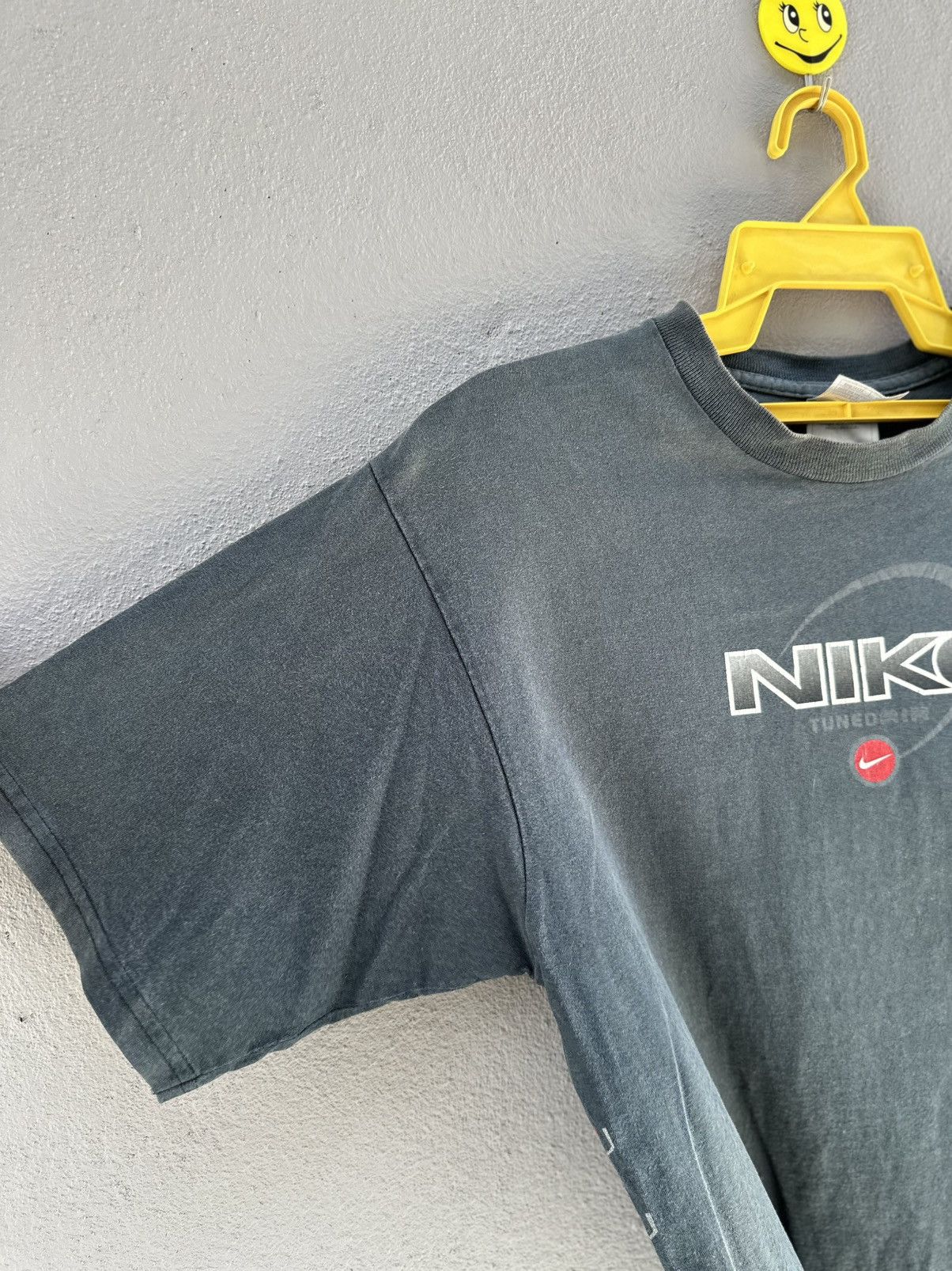 Nike Thrashed Vintage Nike Tuned Air Sportwear Sun Faded Usa Tee Size US M / EU 48-50 / 2 - 6 Thumbnail