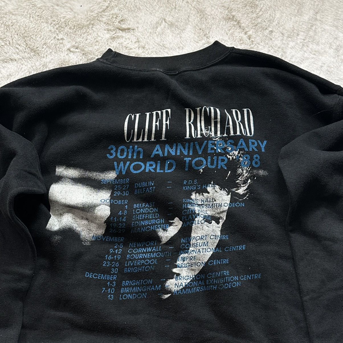 Vintage cliff richard 80s 90s crewneck Size US M / EU 48-50 / 2 - 4 Thumbnail