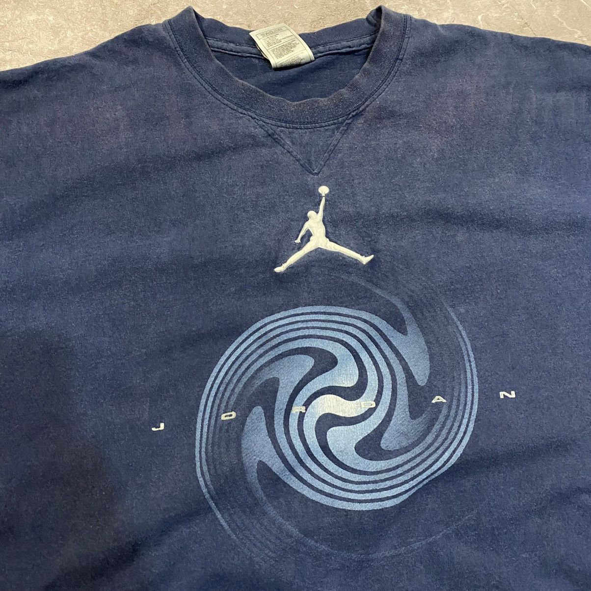 Jordan Brand VINTAGE NIKE JORDAN CENTER LOGO TEE FADED 90S Size US XL / EU 56 / 4 - 6 Thumbnail