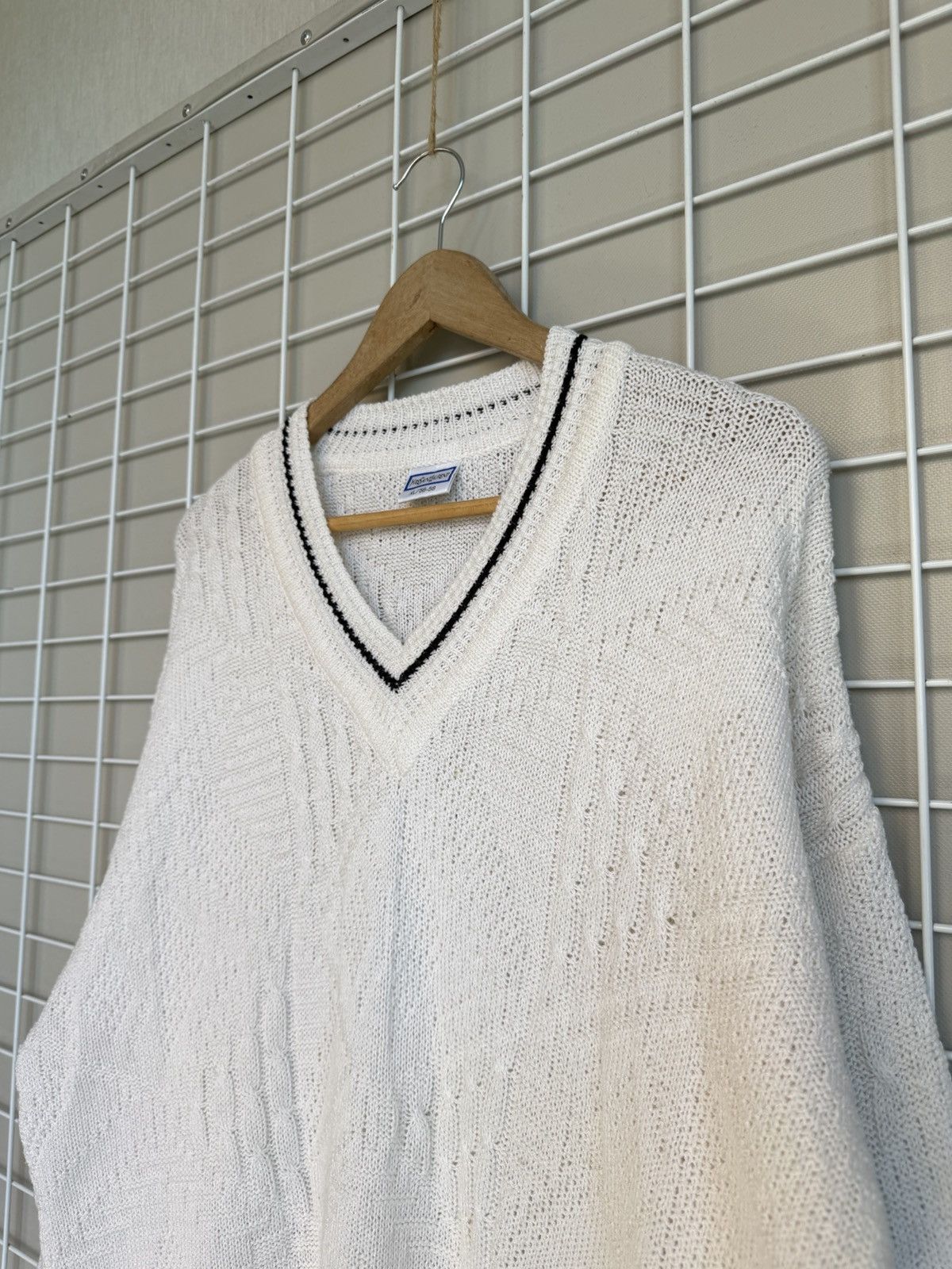 Yves Saint Laurent Yves Saint Laurent V-Neck Vintage Knit Sweater Mens Size XL Size US XL / EU 56 / 4 - 4 Thumbnail
