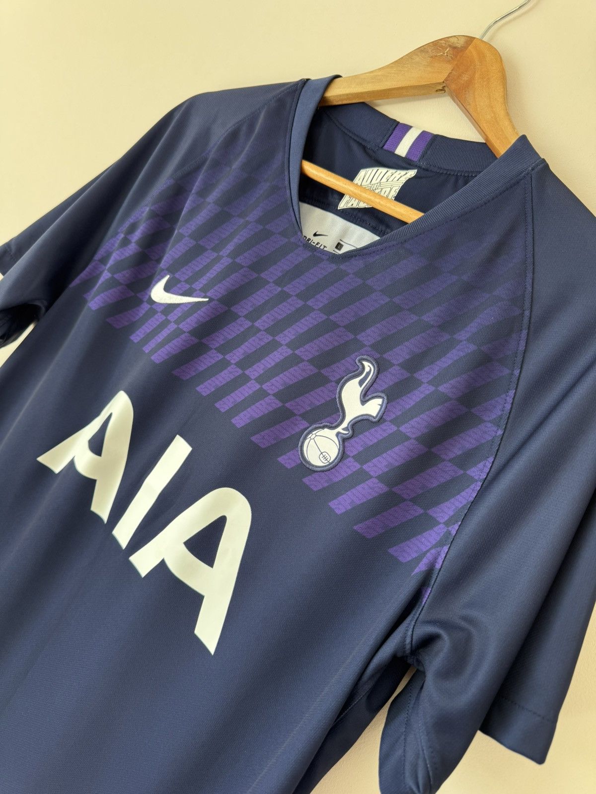 Nike Tottenham Hotspur 2019-2020 Home Soccer Jersey Nike Shirt Size US L / EU 52-54 / 3 - 8 Thumbnail