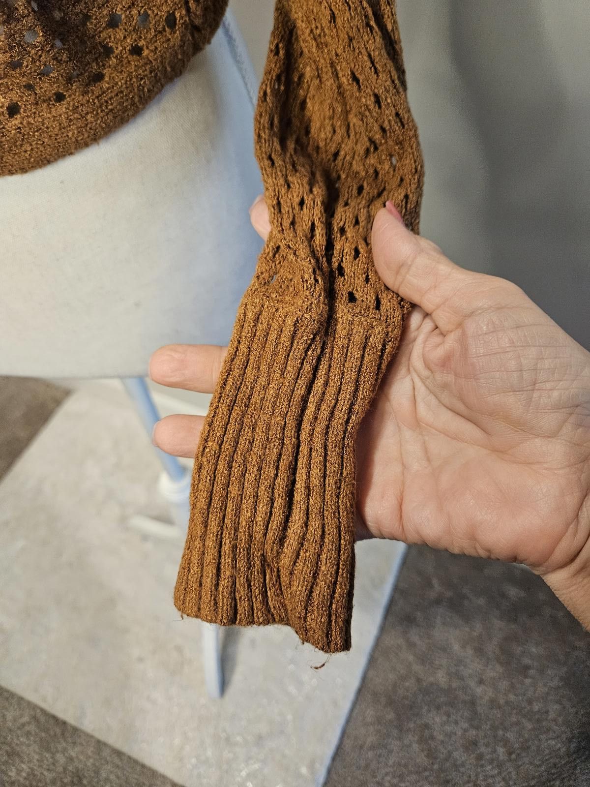 Express Express Cropped Knit Sweater - Perfect for Layering Size XS / US 0-2 / IT 36-38 - 4 Thumbnail