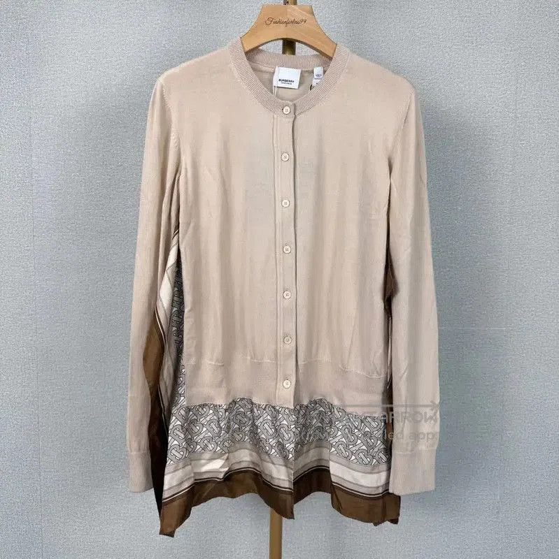 Burberry Burberry Women's Nude Wool Cardigan. Size M / US 6-8 / IT 42-44 - 1 Thumbnail