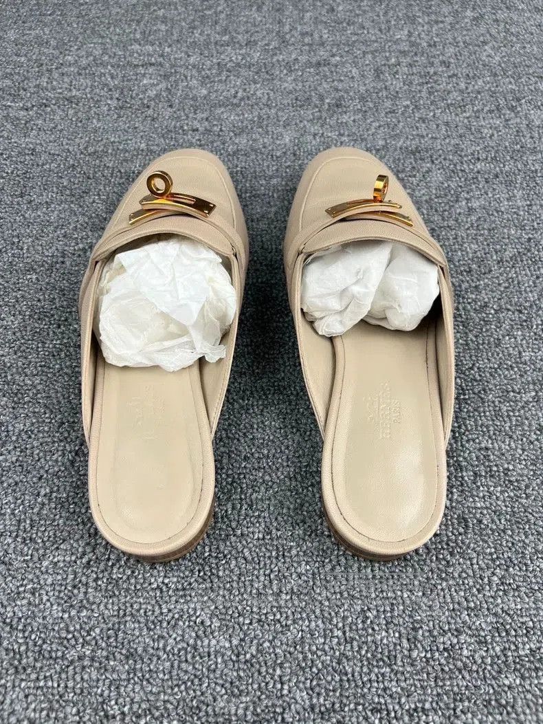 Hermes Hermes Beige Leather Mules with Gold Buckle. Size US 5 / EU 37 - 4 Thumbnail