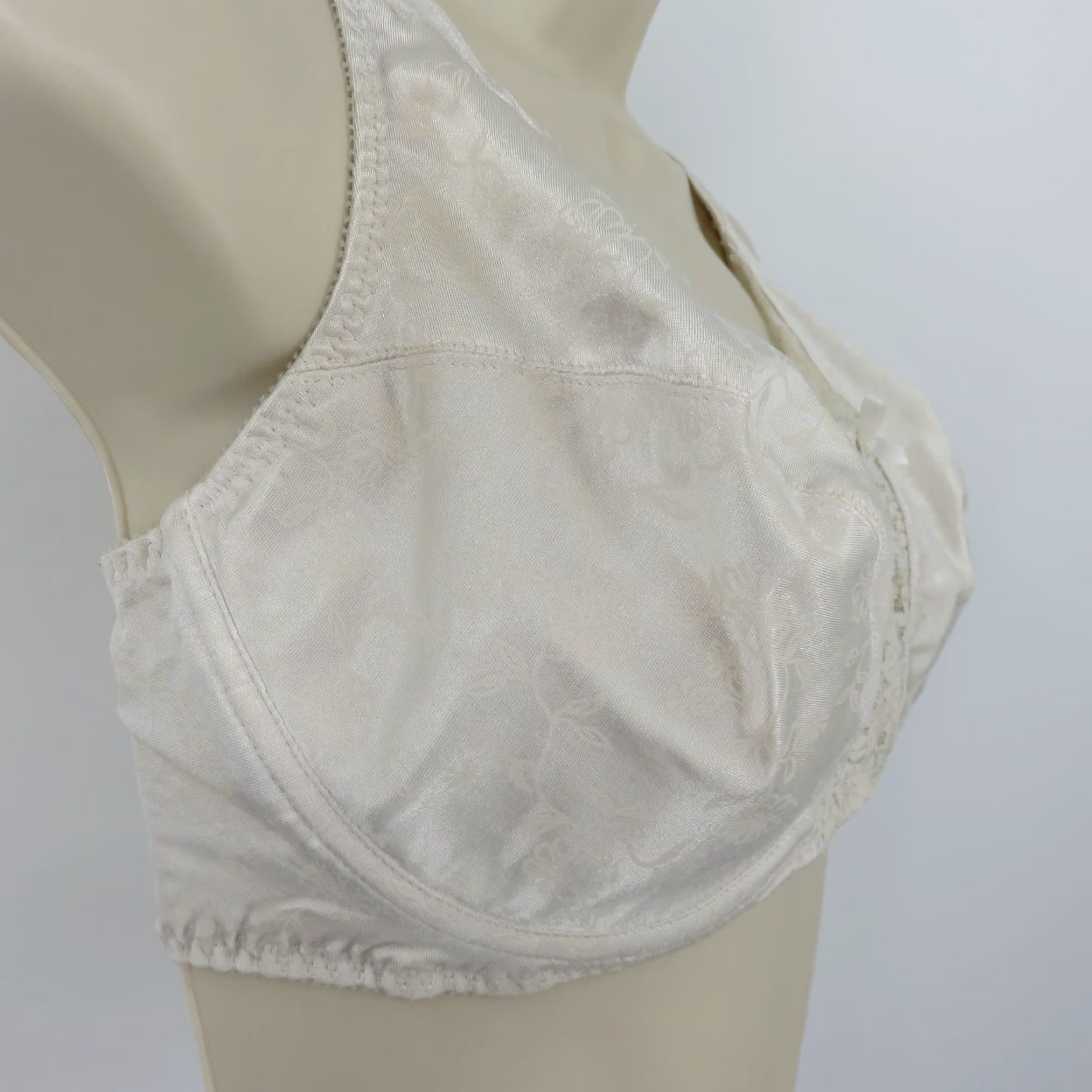 Vintage VINTAGE Playtex Secrets Lifts Underwire Bra Floral Ivory 40D Unlined T-Shirt Bra Womens Size ONE SIZE - 3 Thumbnail