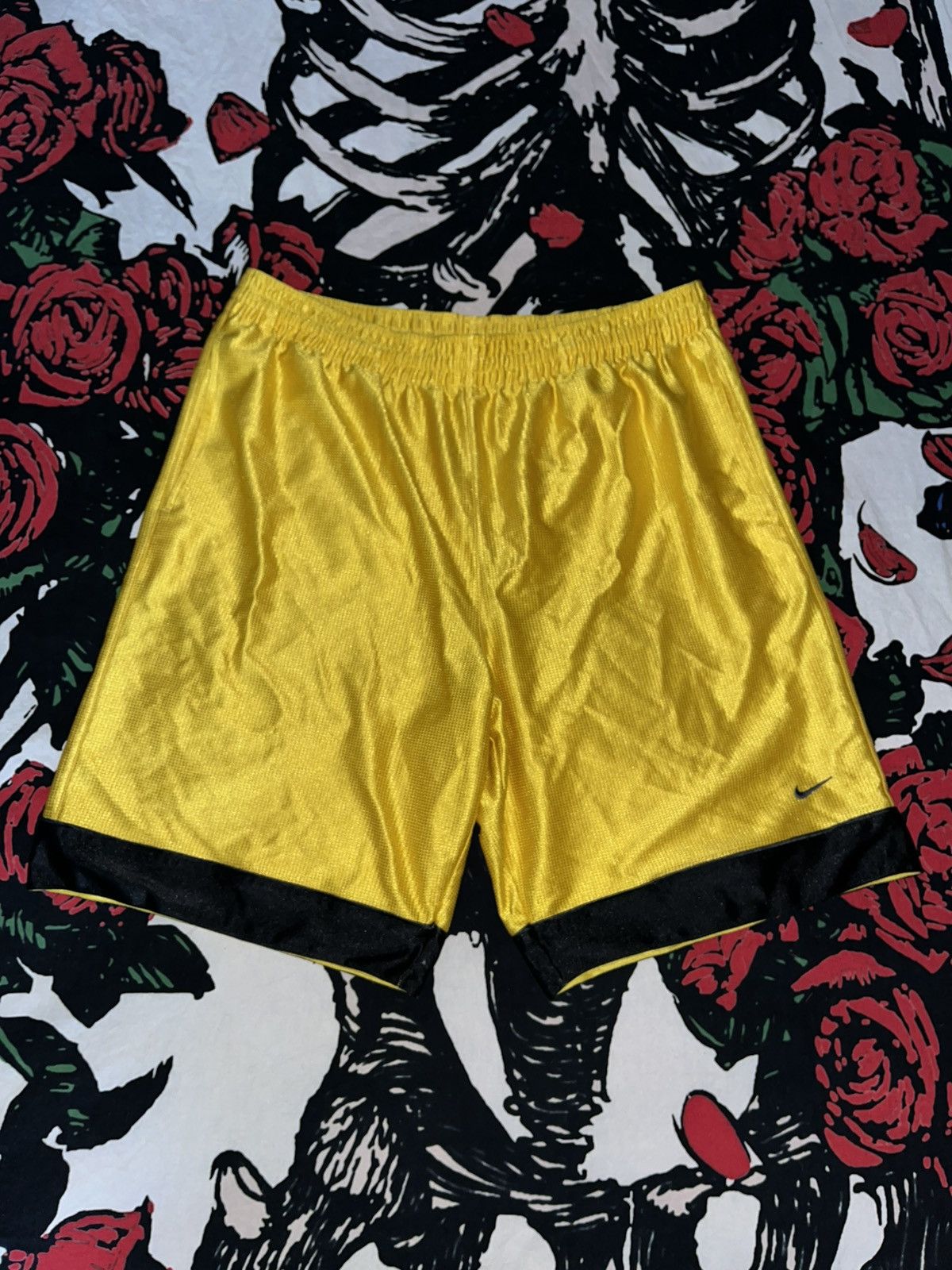 Nike Crazy Y2K Satin Shiny Dazzle Baggy Nike Basketball Shorts Size US 34 / EU 50 - 1 Thumbnail
