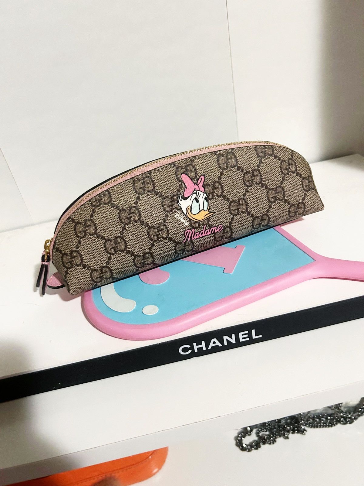 Gucci Authentic Gucci x Disney Limited Ed. Daisy Duck Pencil Pouch Size ONE SIZE - 10 Thumbnail