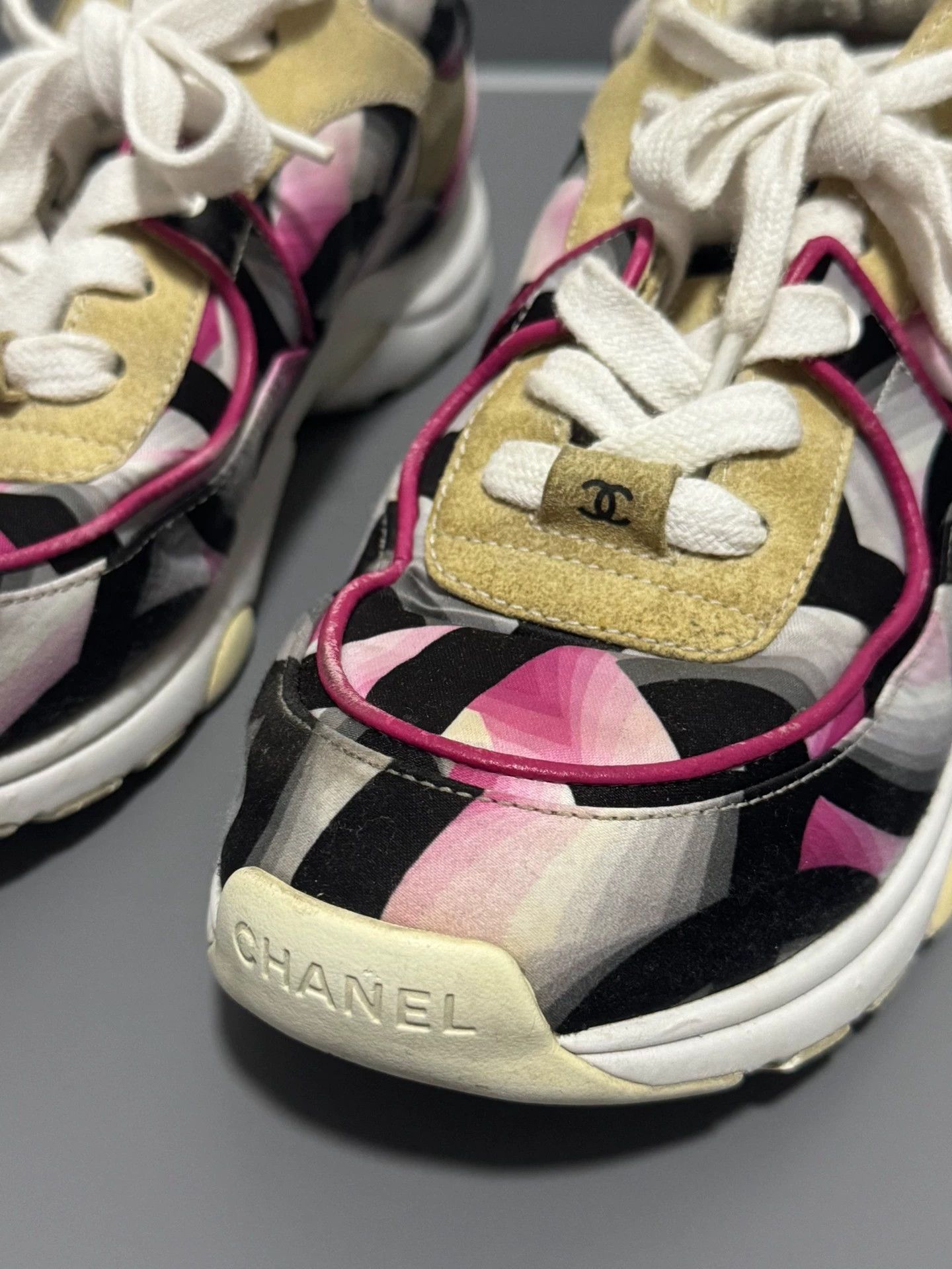 Chanel CHANEL Colorful Printed Leather Low-Top Sneakers Size US 7.5 / IT 37.5 - 3 Thumbnail