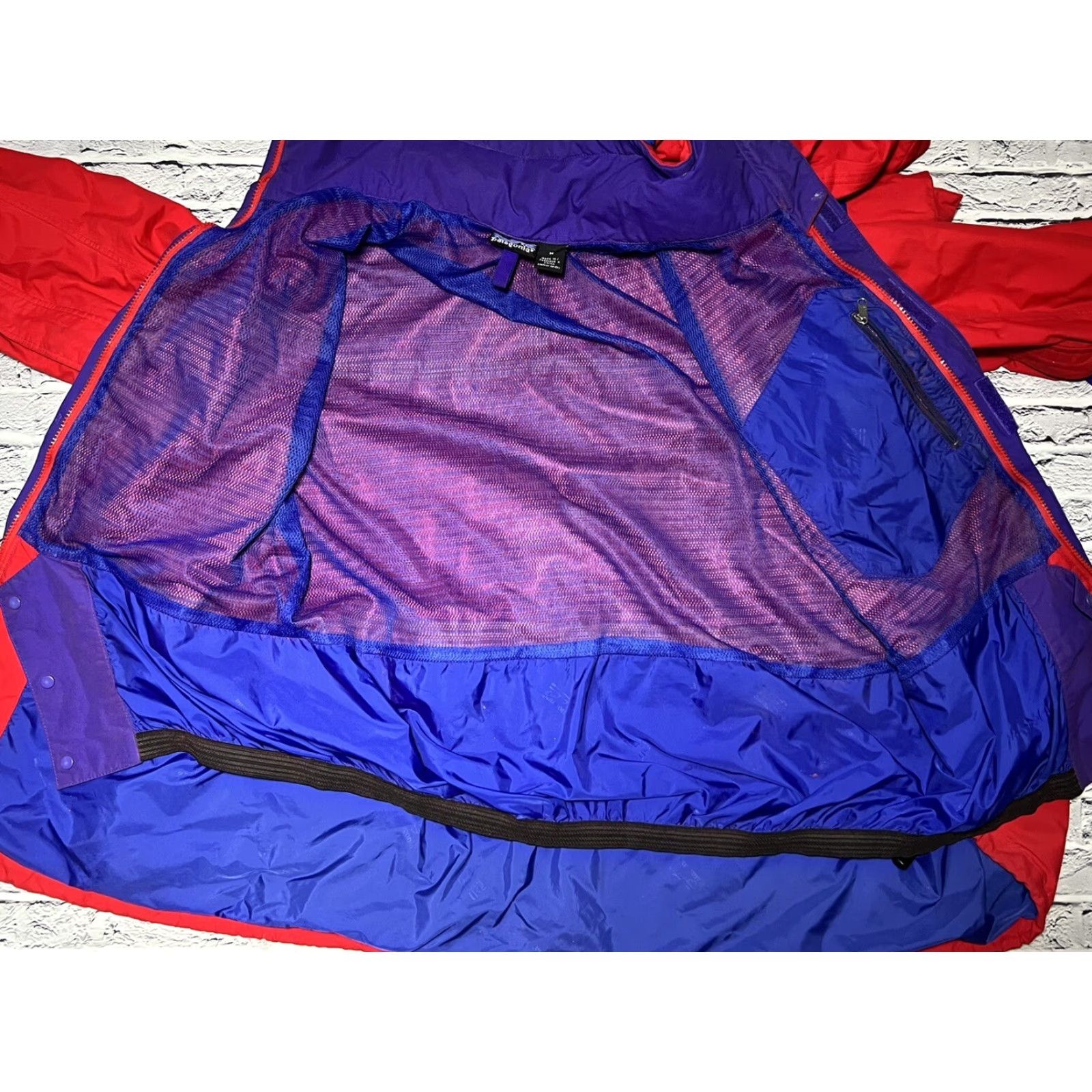 Patagonia Patagonia Jacket Windbreaker Red Full Zip M Men Message: Removable Hood at 30.5” Length Size US M / EU 48-50 / 2 - 4 Thumbnail