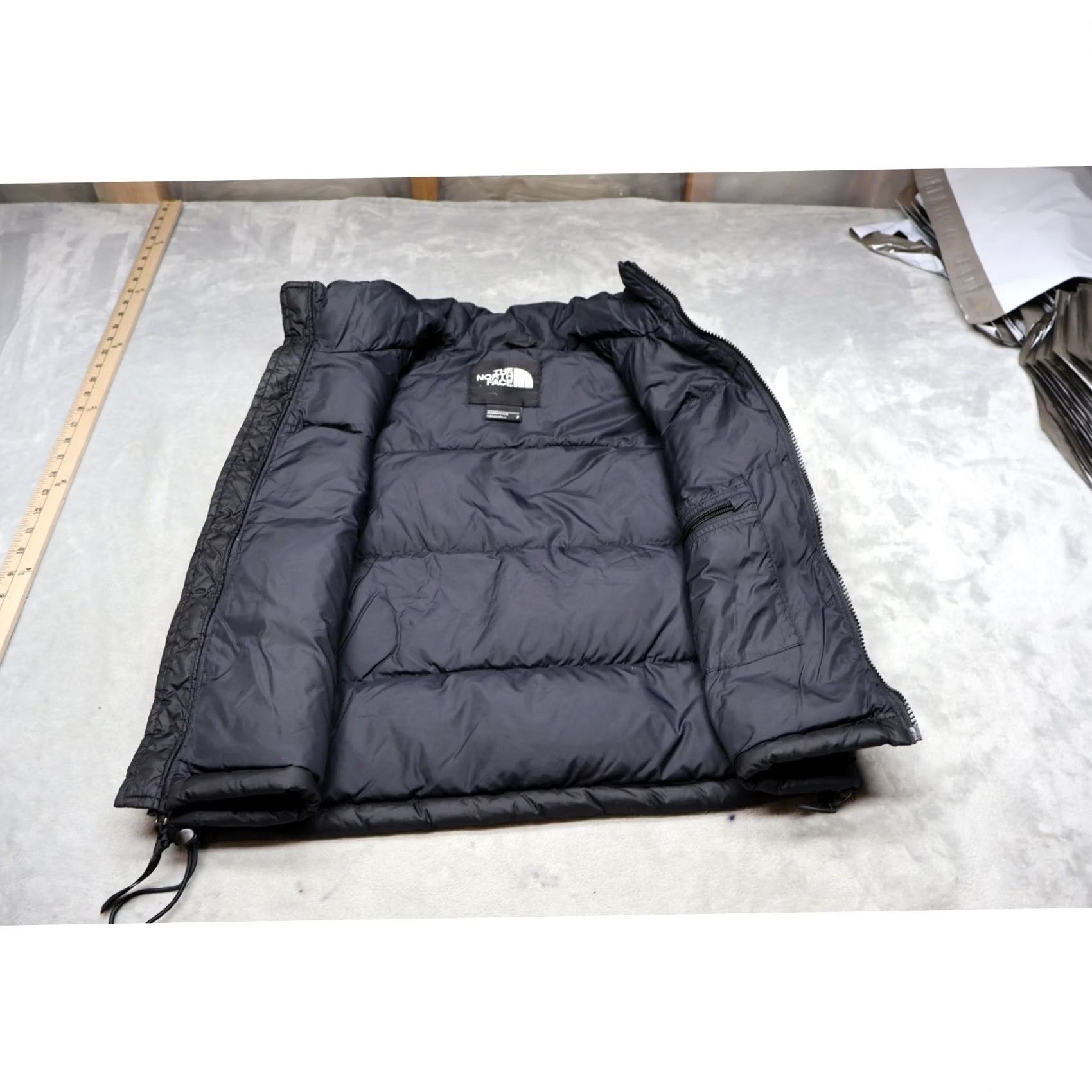 The North Face VINTAGE North Face Down Vest Womens Small Black 1996 Retro Nuptse Insulated Puffer LOGO Size S / US 4 / IT 40 - 7 Thumbnail