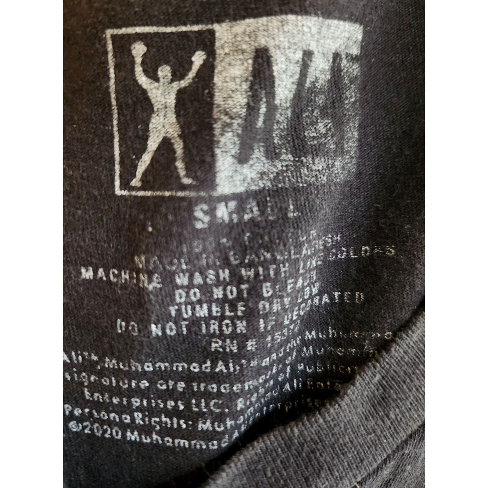 Vintage Muhammad Ali T Shirt Mens S Black Graphic Boxing The Greatest Boxer Fighter Shirt Short Sleeve Crew Neck Cotton Knitted Knit Tagless Easy Care Size US S / EU 44-46 / 1 - 2 Thumbnail