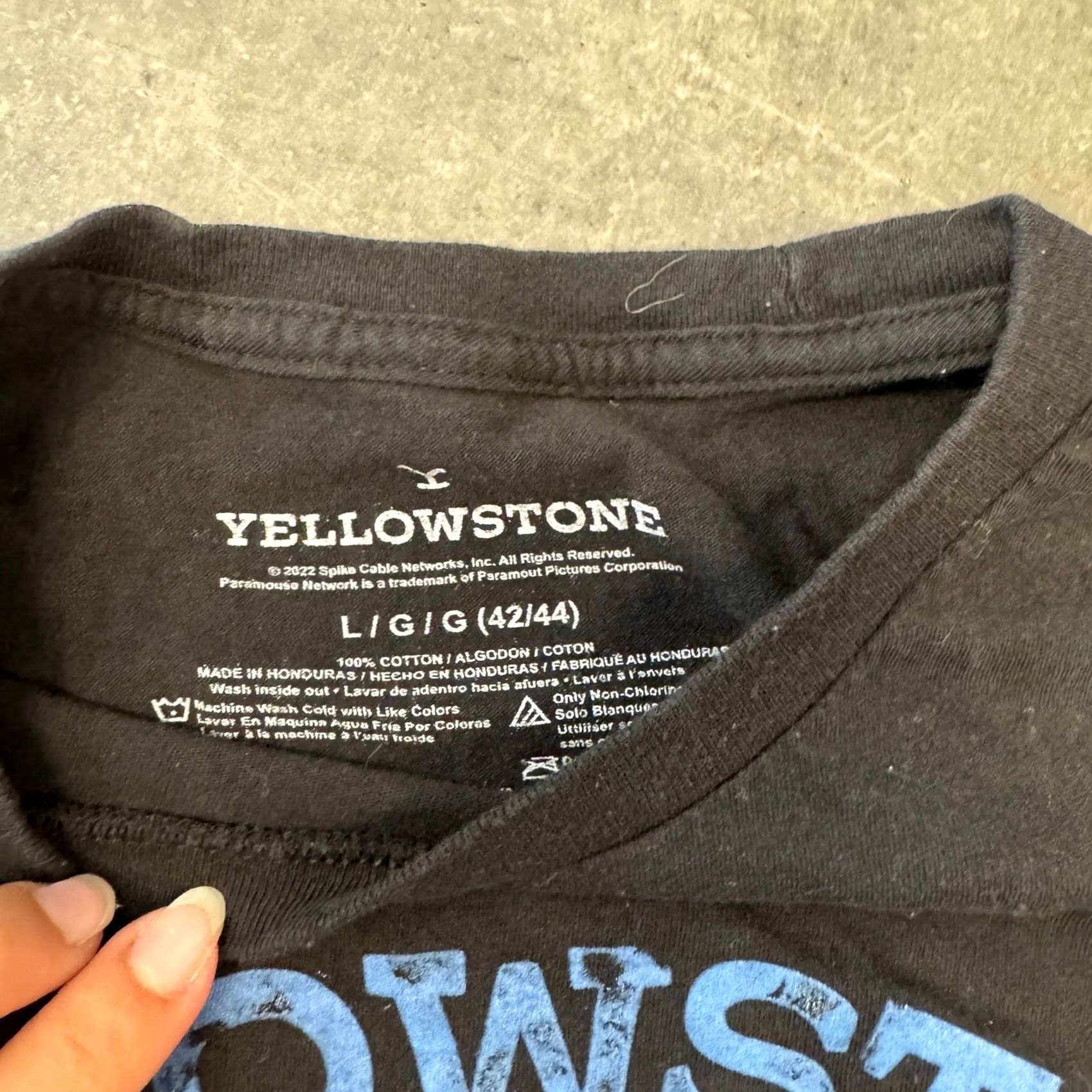 Vintage VINTAGE Yellowstone Montana Western Nature Black Graphic Tee Women's L Shirt Size L / US 10 / IT 46 - 3 Thumbnail
