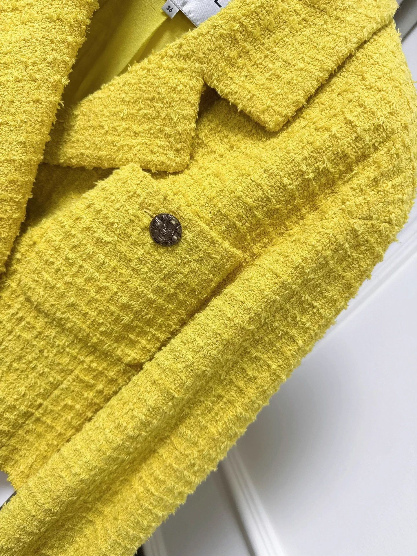 Chanel Chanel 22SS Lemon Yellow Tweed Agate Button Short Jacket 36 Size XS / US 0-2 / IT 36-38 - 4 Thumbnail
