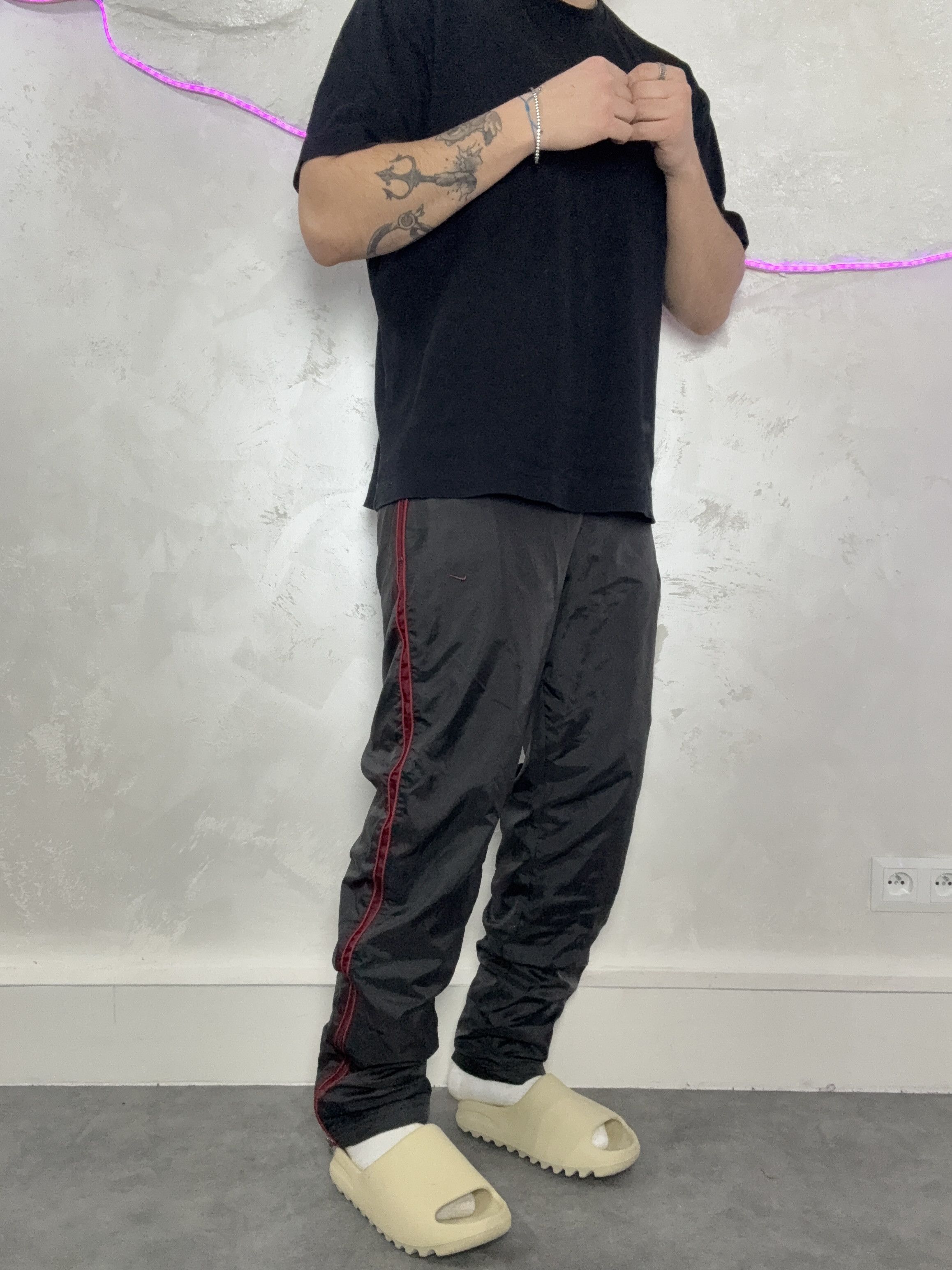 Nike Vintage Nike Parachute 2000 s with a red stripe sweatpants Size US 31 - 1 Thumbnail