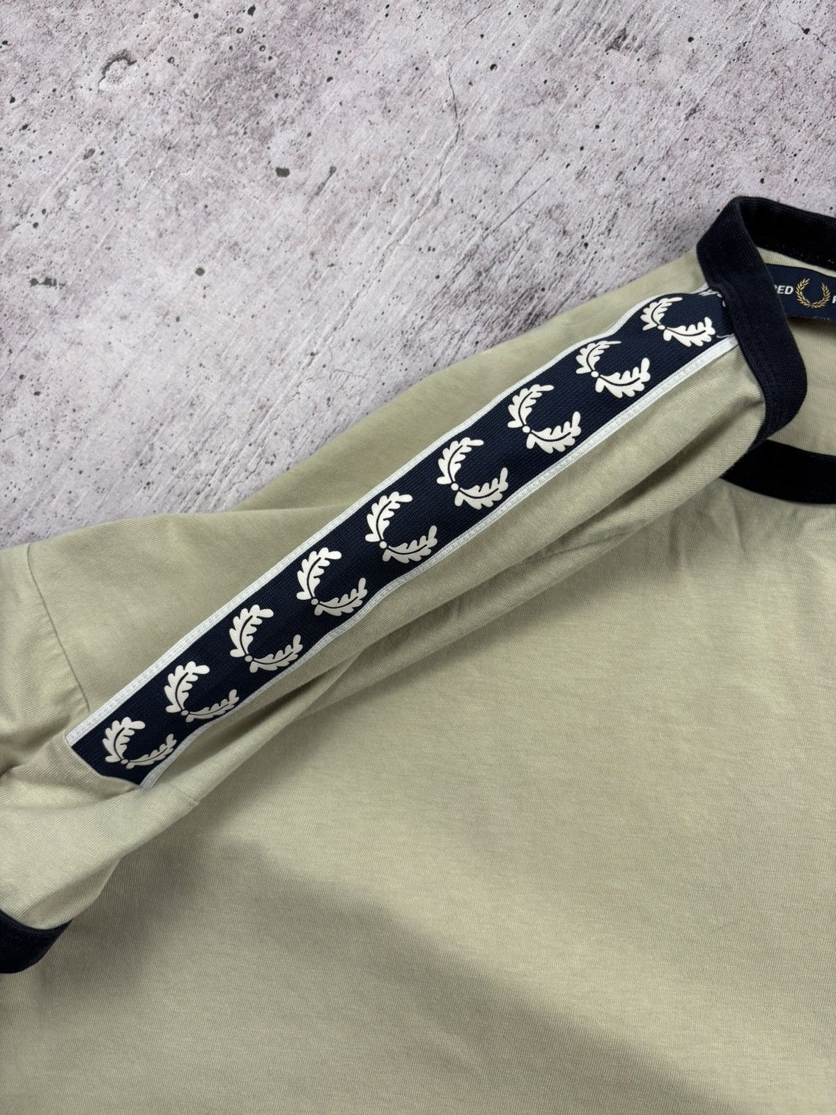 Fred Perry Fred Perry t shirt with lamps size Small Size US S / EU 44-46 / 1 - 3 Thumbnail