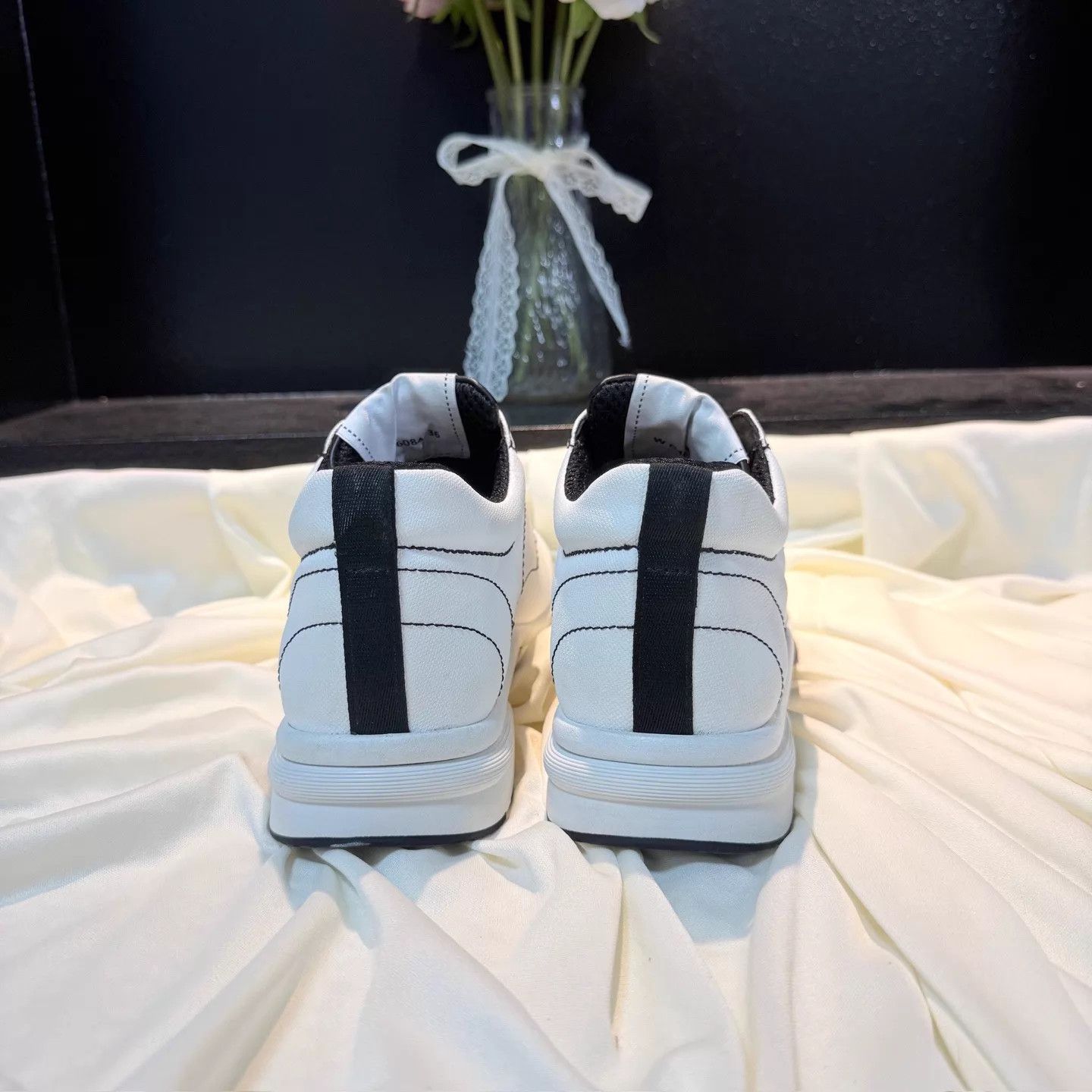 Chanel CHANEL 25C Black White Comic Sneakers 36 EU 99 New Size US 5.5 / IT 35.5 - 3 Thumbnail