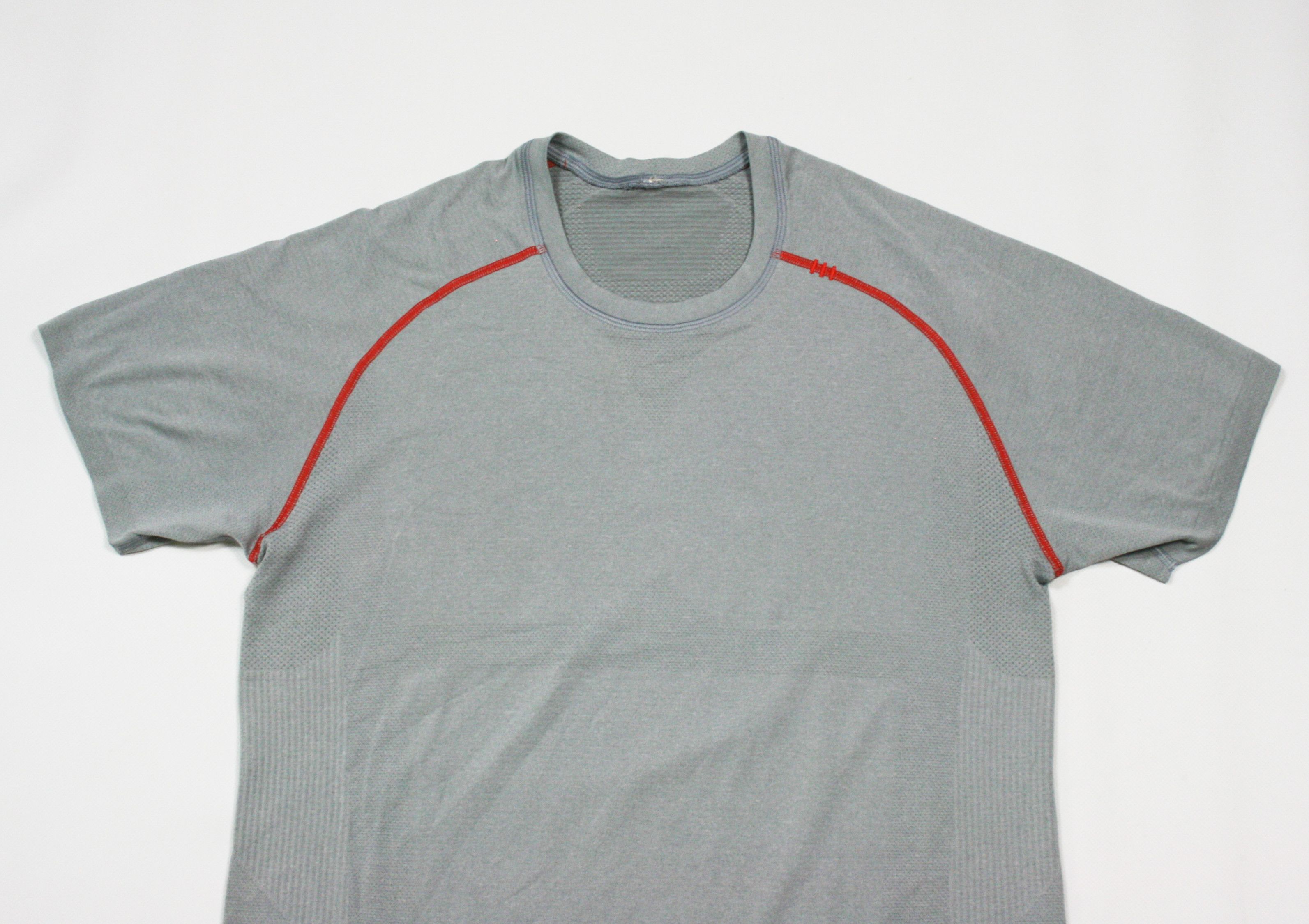 Lululemon Logo Metal Vent Tech Sport T-Shirt Size US L / EU 52-54 / 3 - 3 Thumbnail