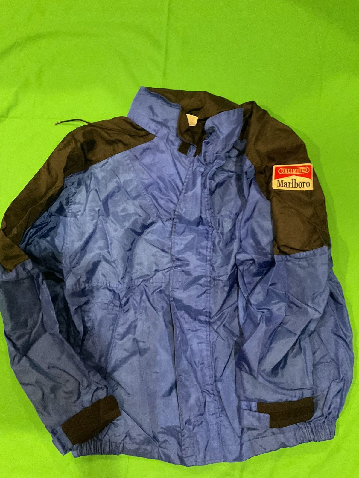Marlboro × Vintage Vintage Marlboro windbreaker jacket Size US L / EU 52-54 / 3 - 1 Thumbnail