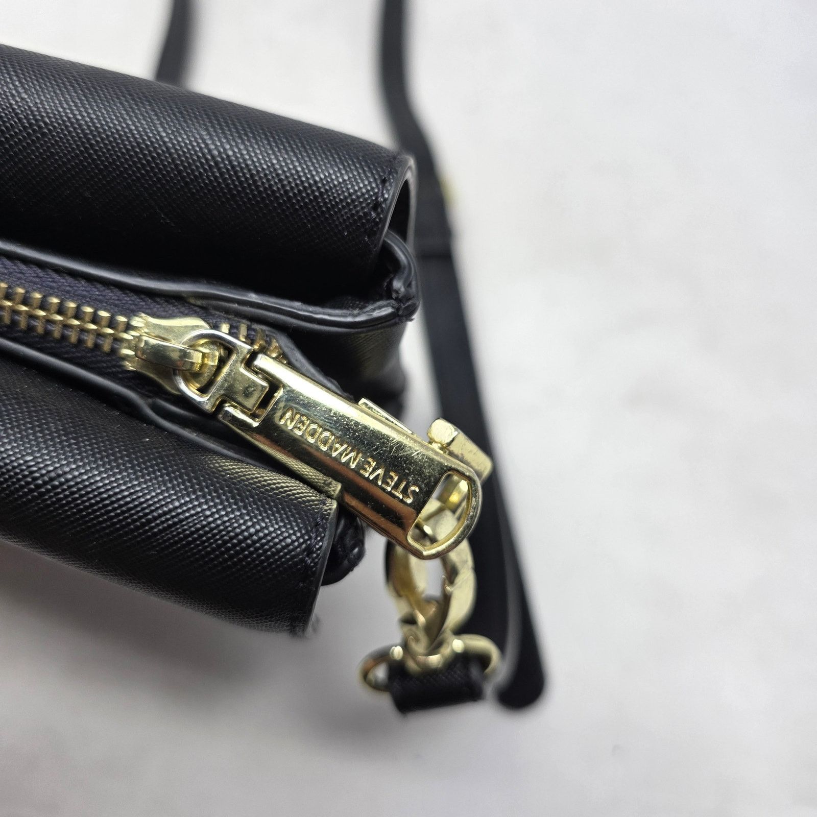 Steve Madden Steve Madden Black Crossbody Foldover Bag Gold Hardware Size ONE SIZE - 8 Thumbnail
