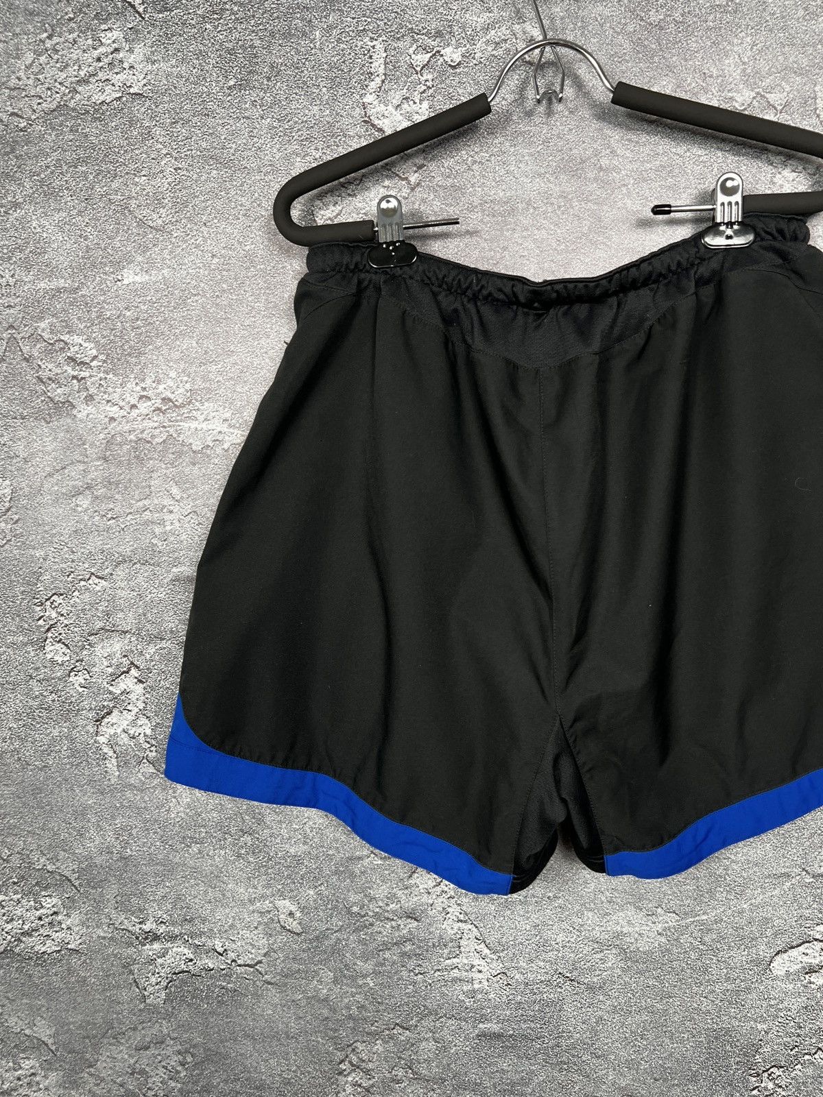 Nike Vintage Nike Inter Milan Nylon Shorts Size Xl Size US 34 / EU 50 - 11 Thumbnail